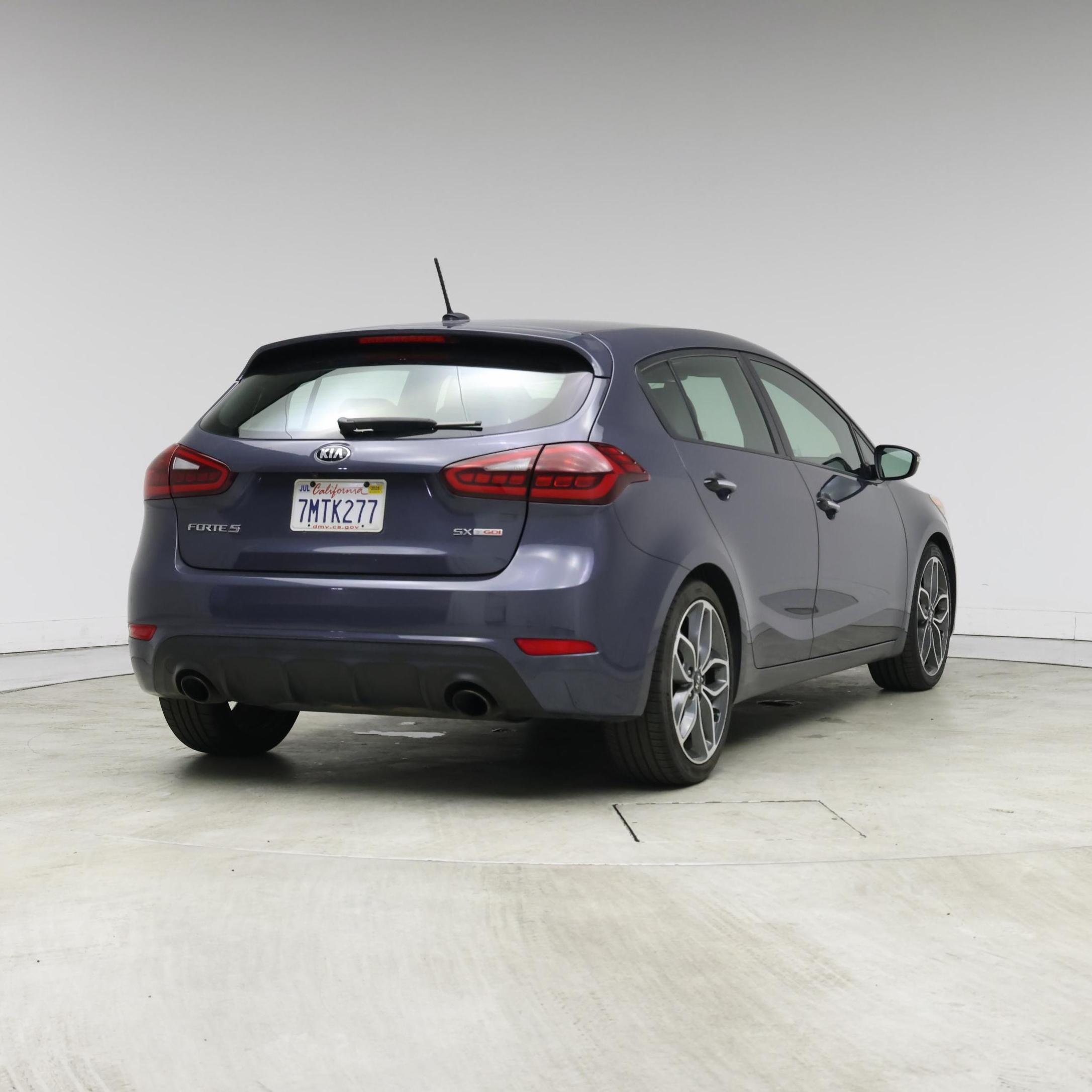 Thumbnail: 2015 Kia Forte - 8