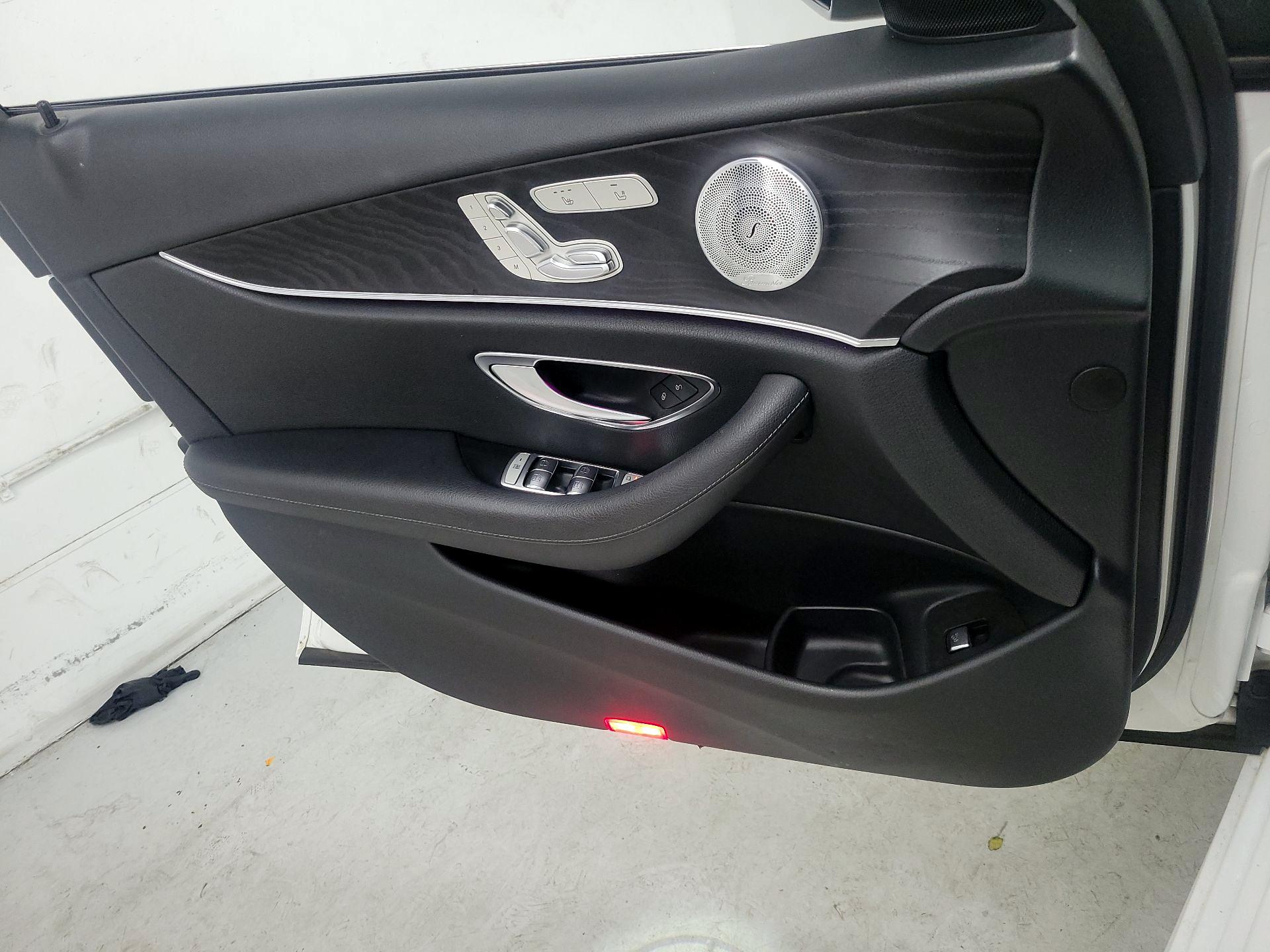 Thumbnail: 2020 Mercedes-Benz E-Class - 12