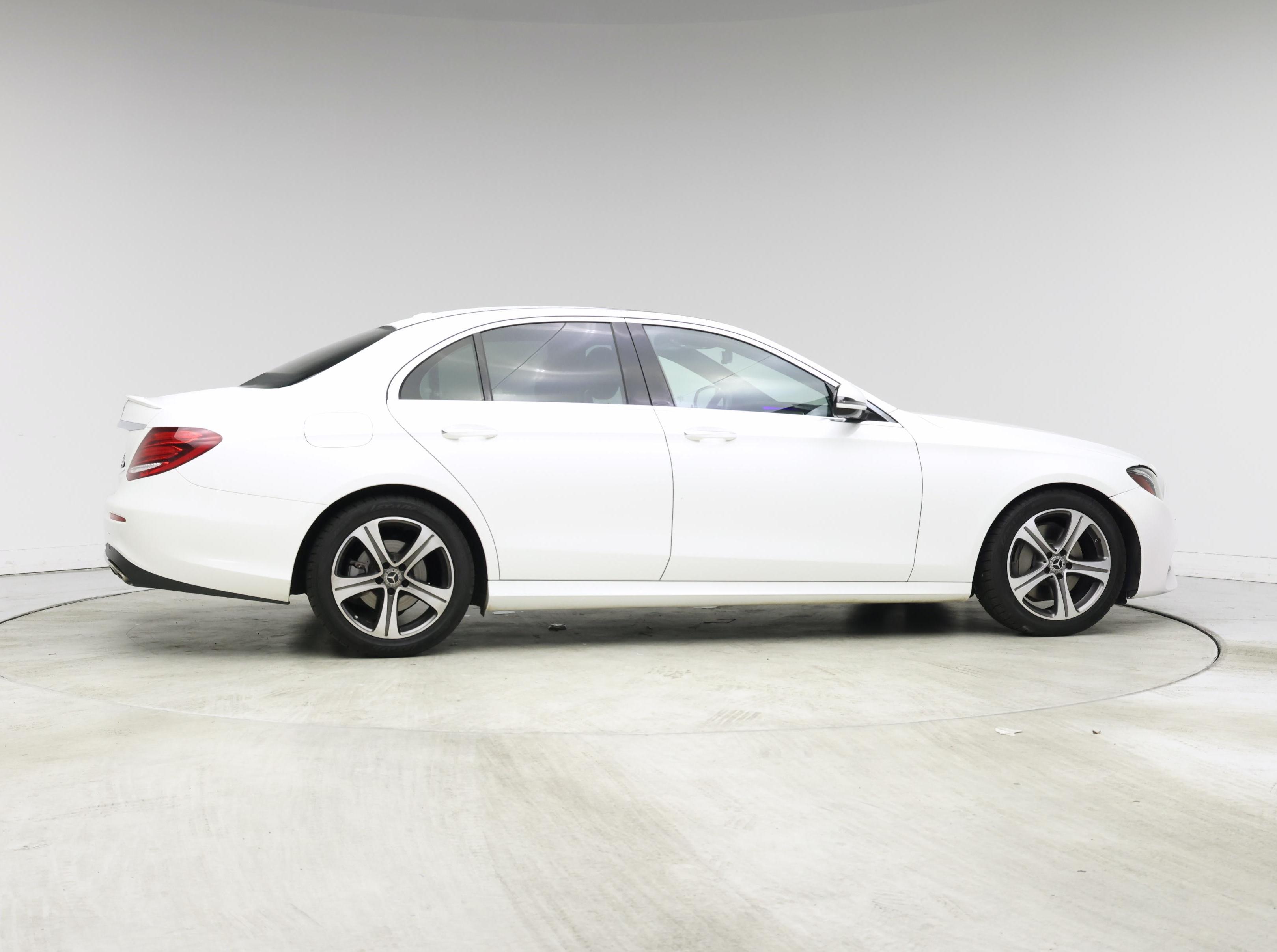 Thumbnail: 2020 Mercedes-Benz E-Class - 7