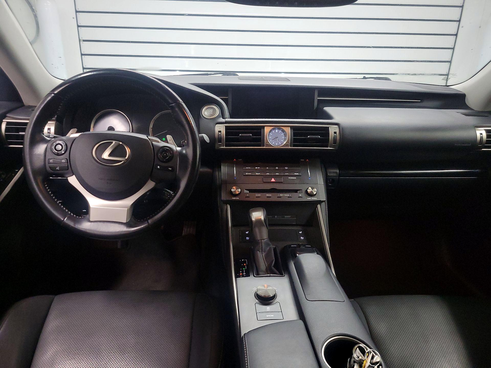 Thumbnail: 2016 Lexus IS - 9