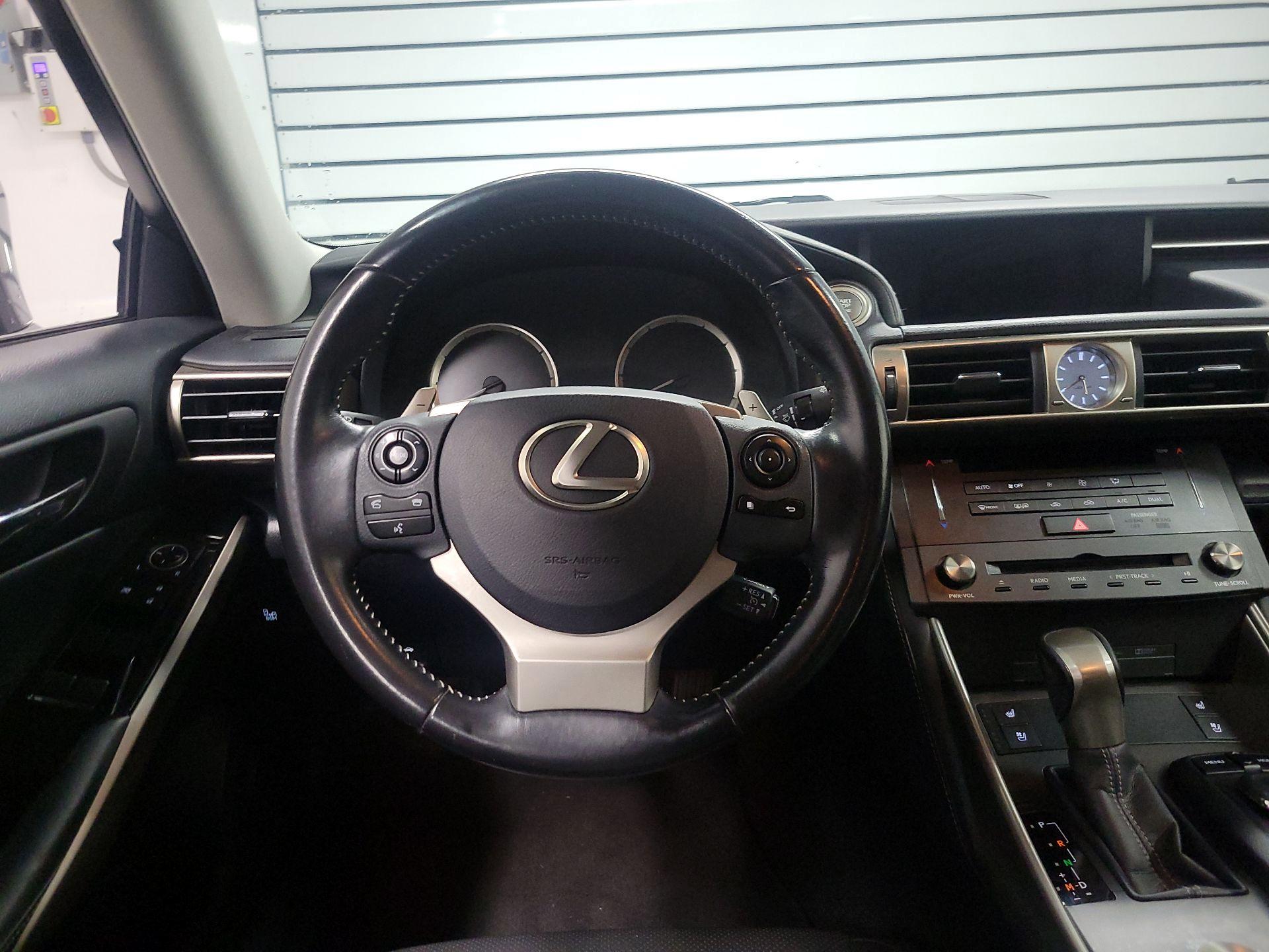 Thumbnail: 2016 Lexus IS - 10