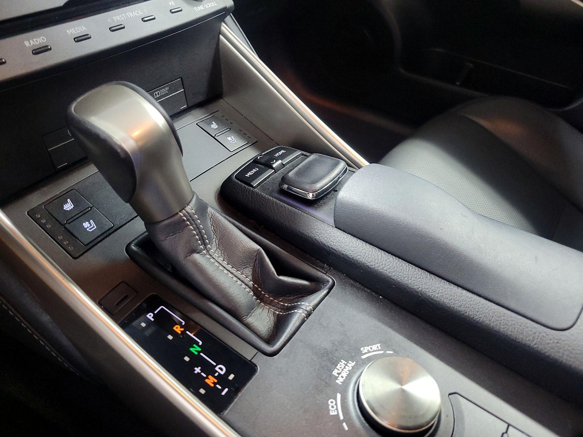Thumbnail: 2016 Lexus IS - 17