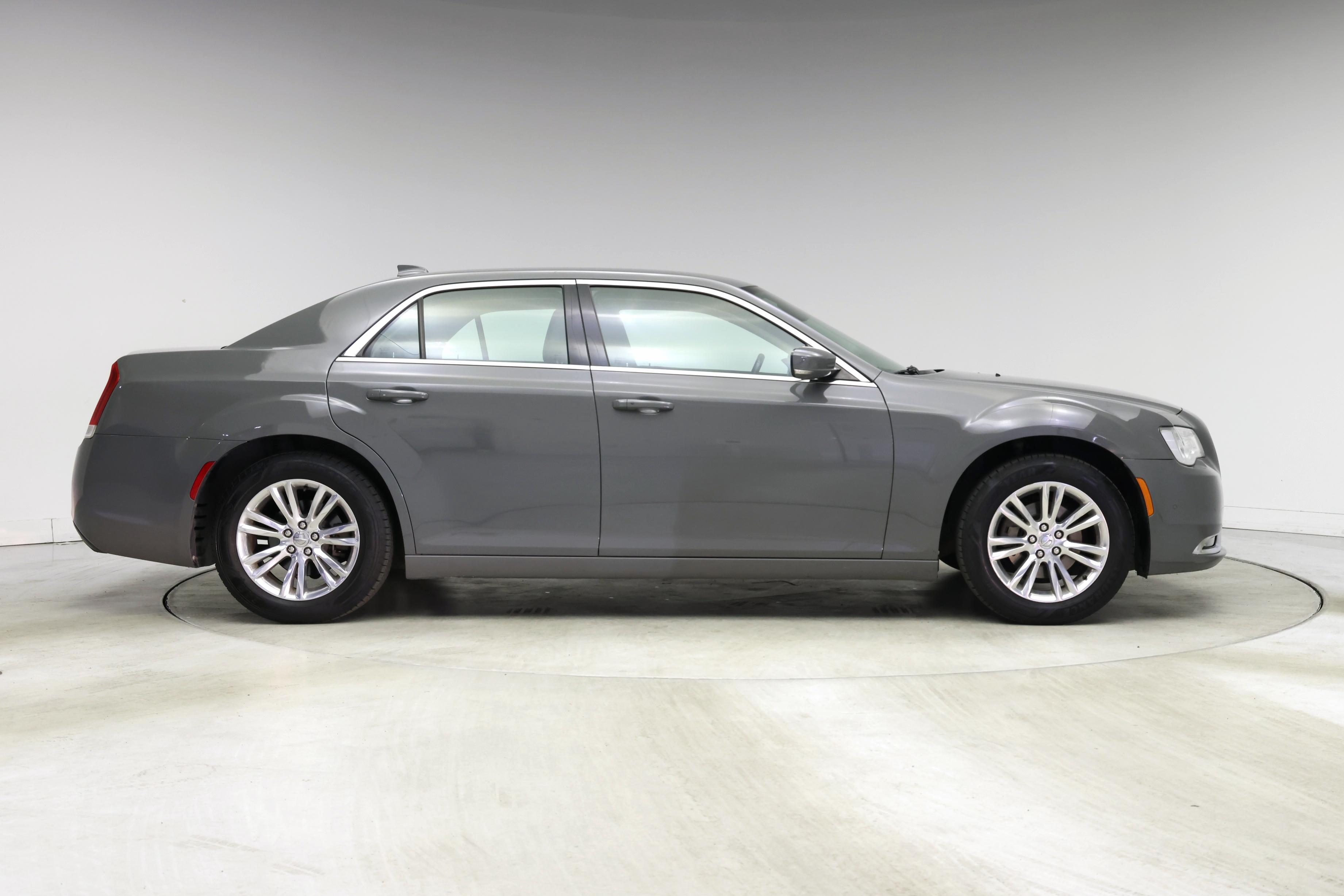Thumbnail: 2017 Chrysler 300 - 7