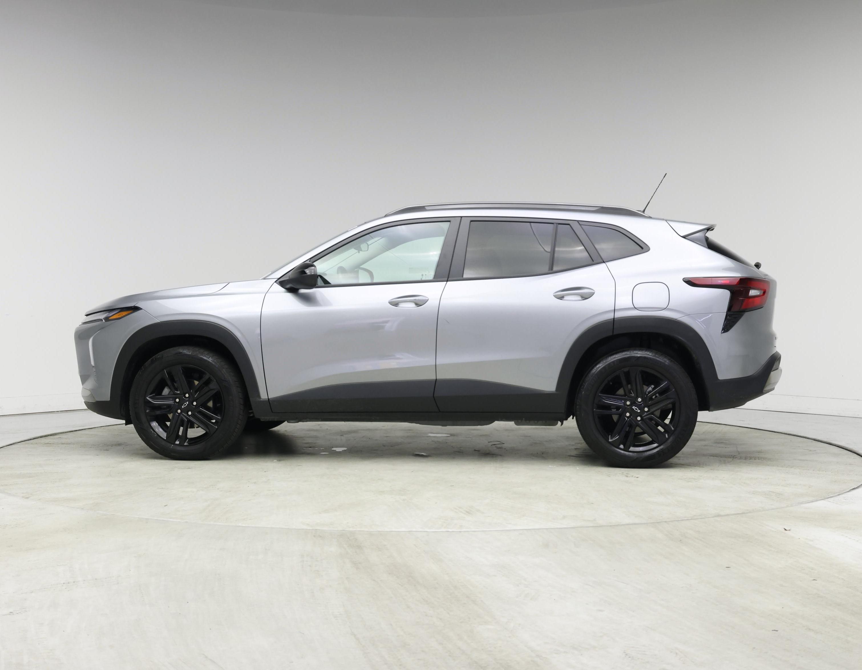 Thumbnail: 2025 Chevrolet Trax - 3