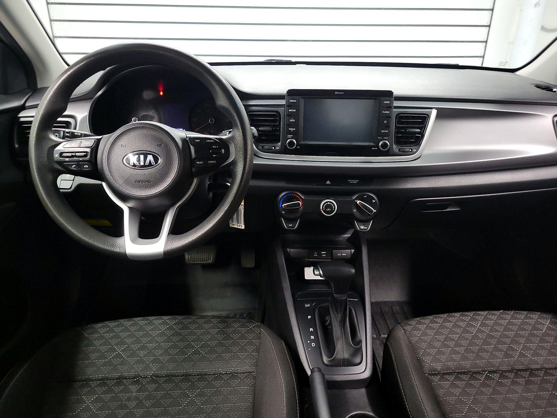 Thumbnail: 2020 Kia Rio - 9
