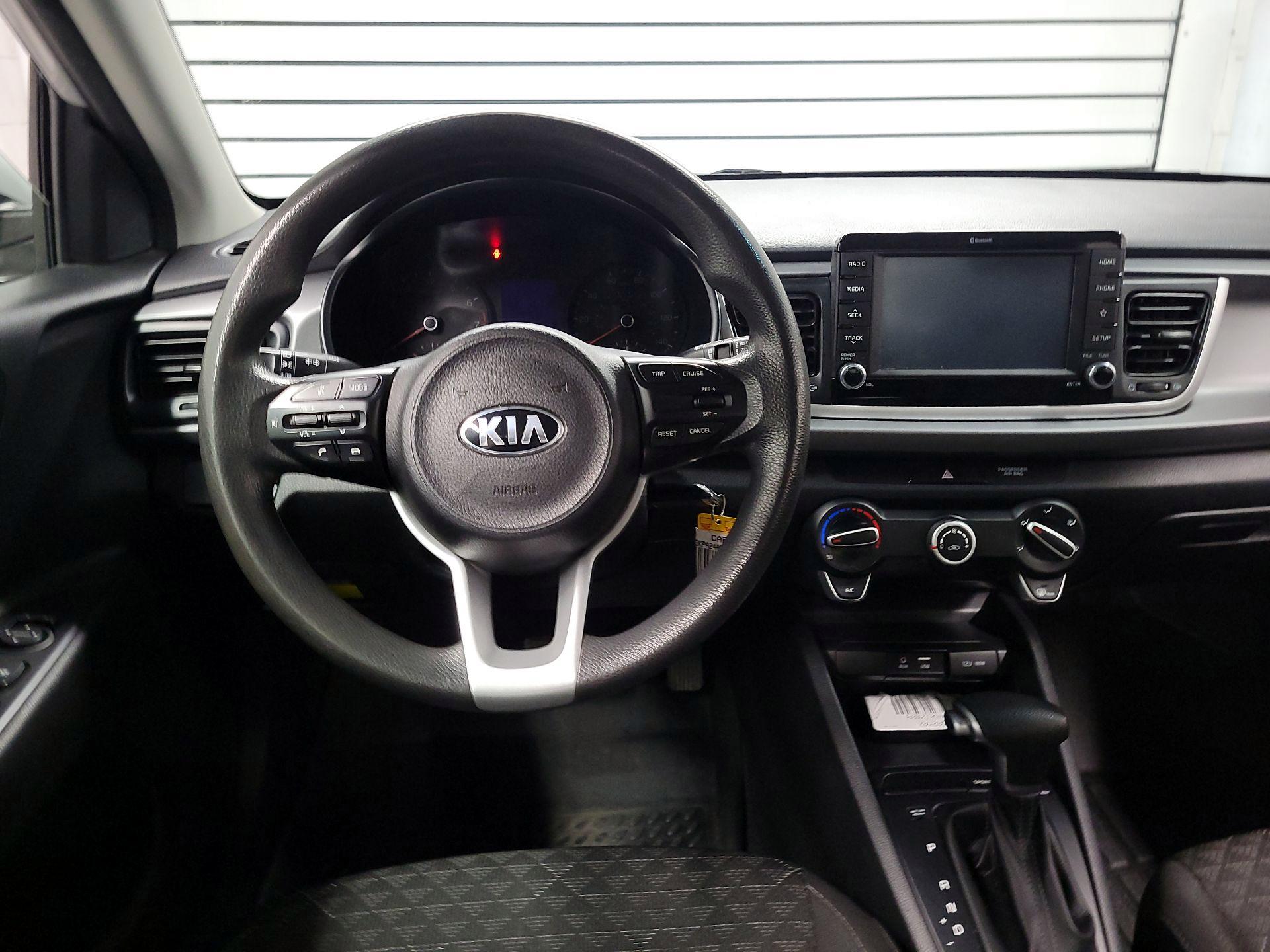Thumbnail: 2020 Kia Rio - 10