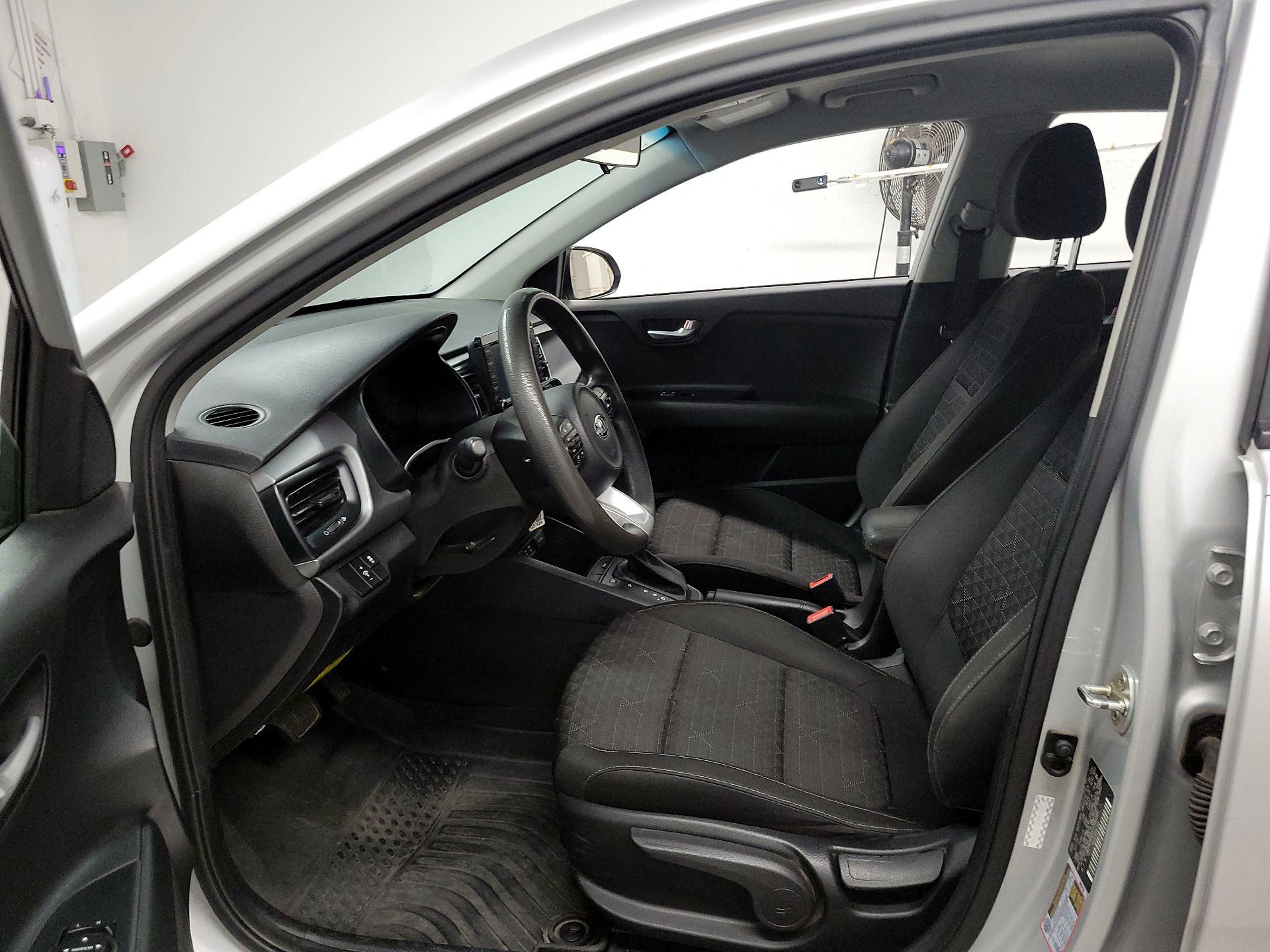 Thumbnail: 2020 Kia Rio - 11