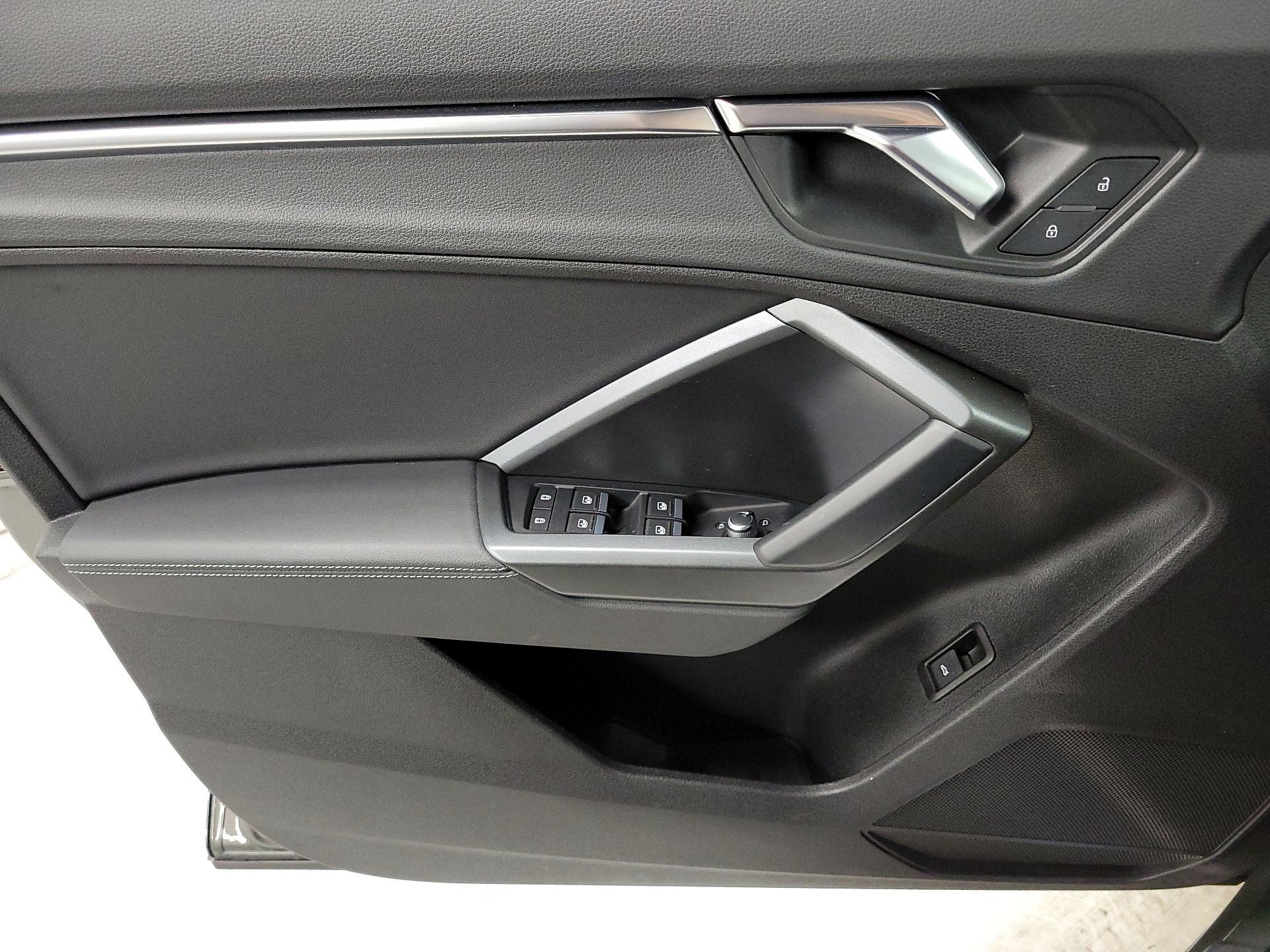 Thumbnail: 2021 Audi Q3 - 12