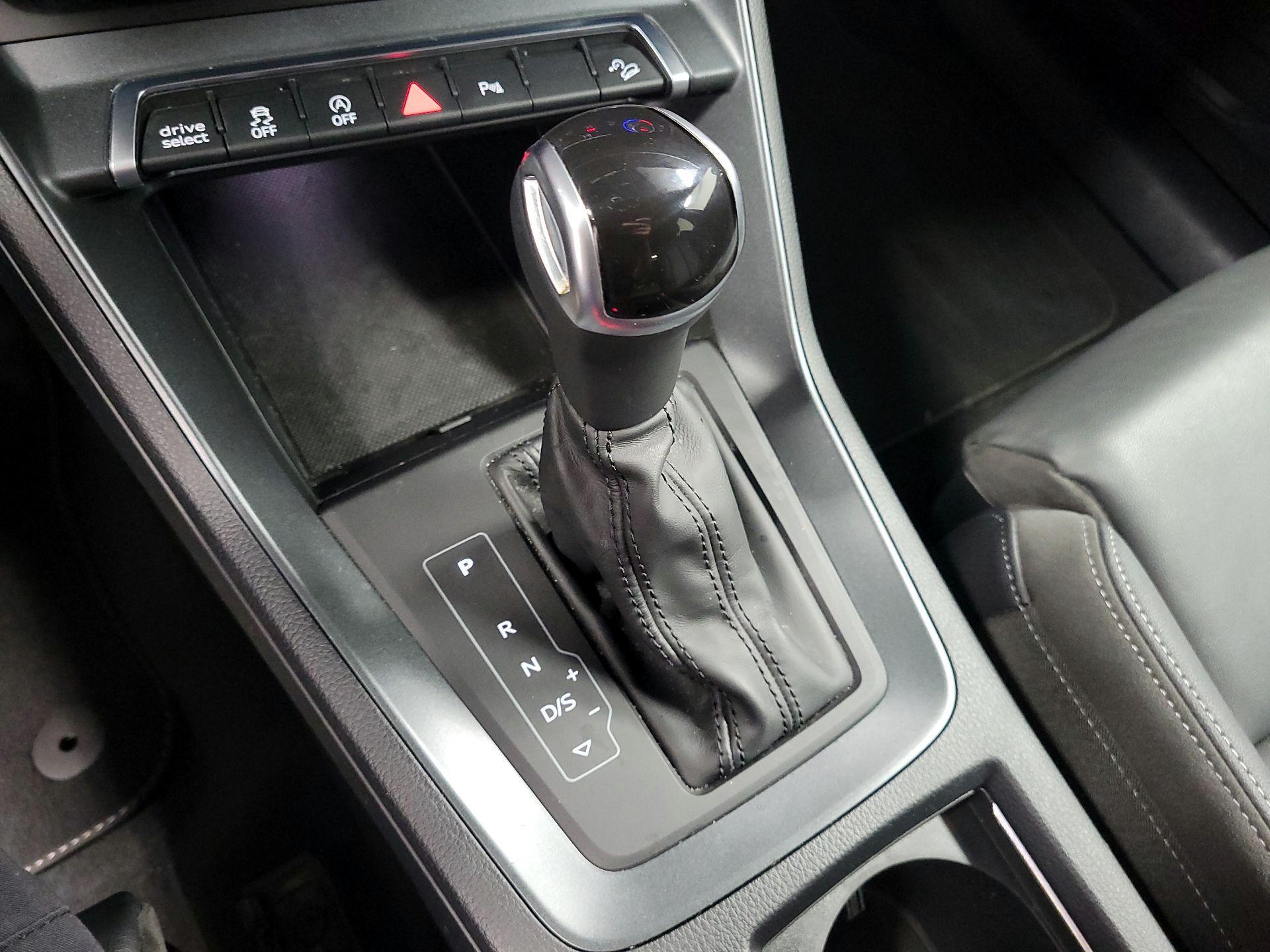Thumbnail: 2021 Audi Q3 - 16