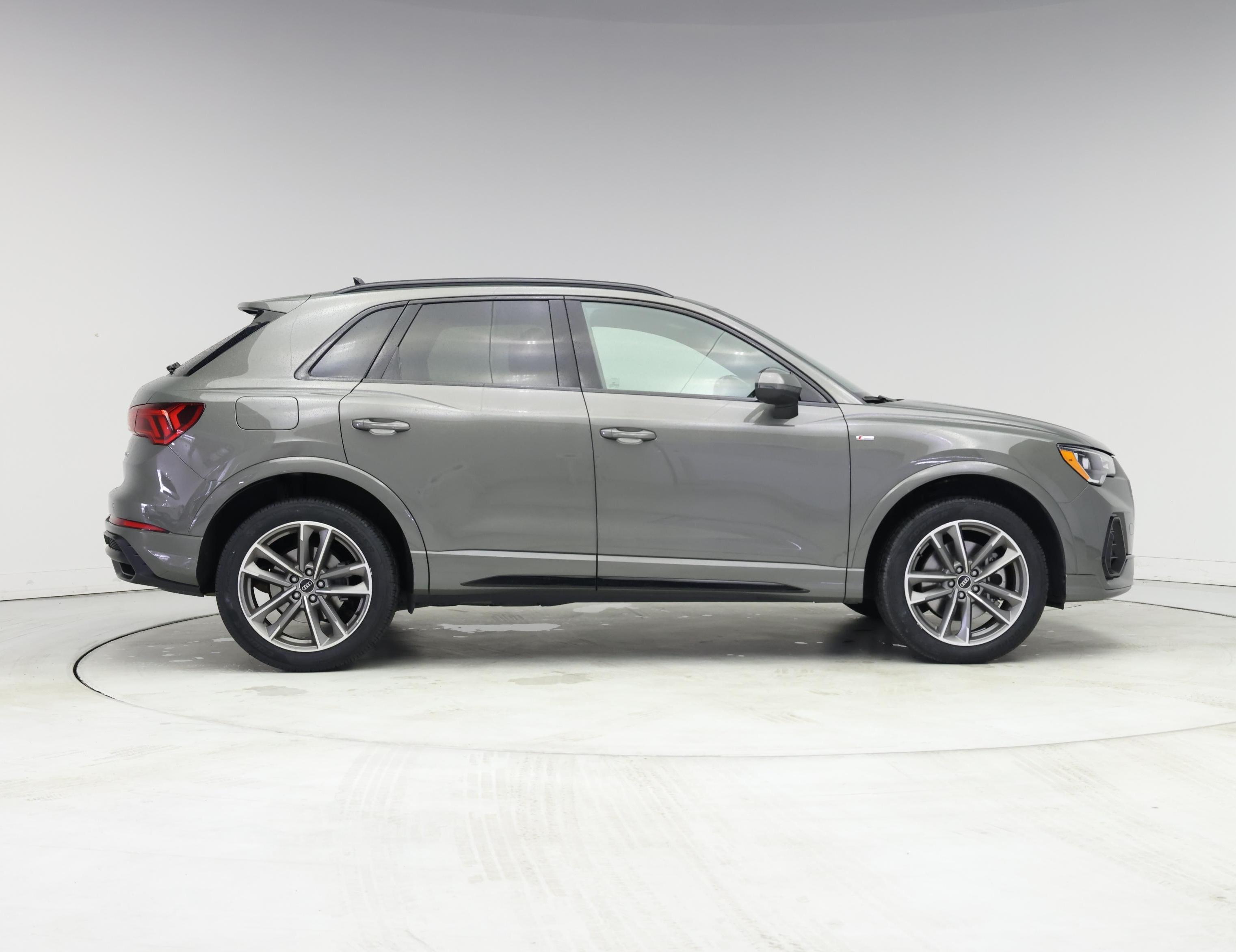 Thumbnail: 2021 Audi Q3 - 7