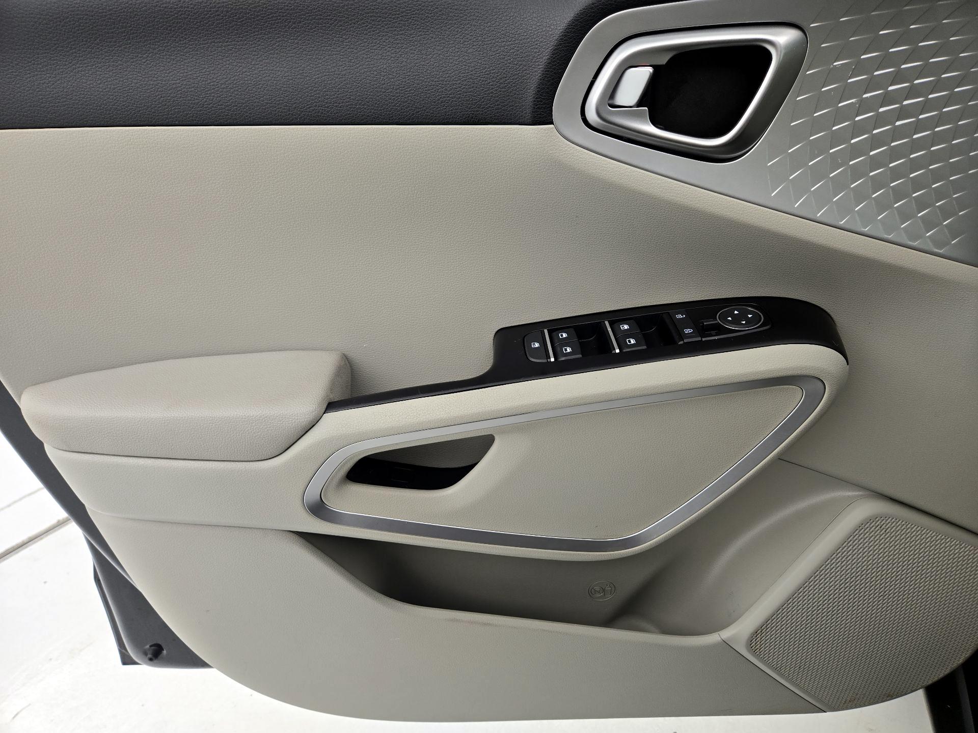 Thumbnail: 2023 Kia Soul - 12