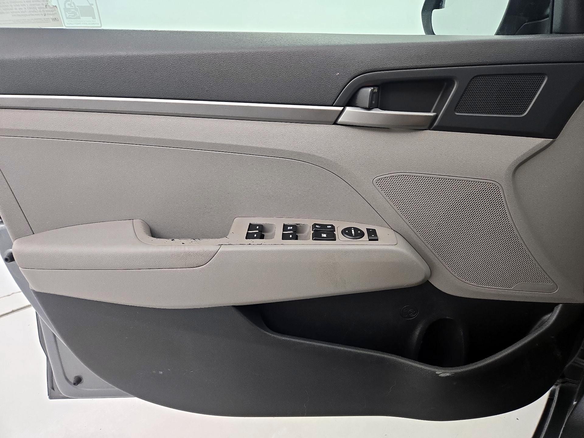 Thumbnail: 2017 Hyundai Elantra - 12