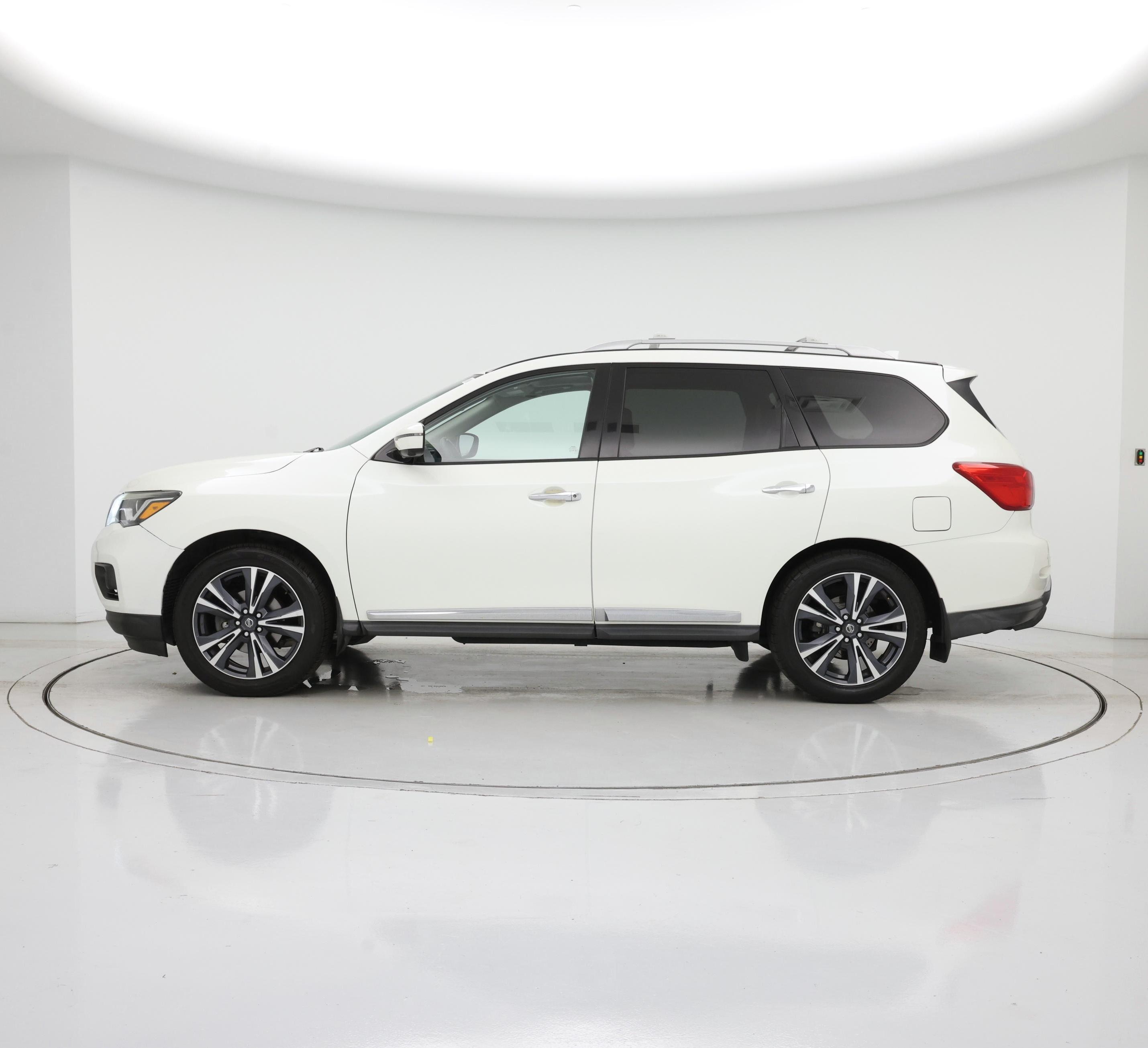 Thumbnail: 2019 Nissan Pathfinder - 3