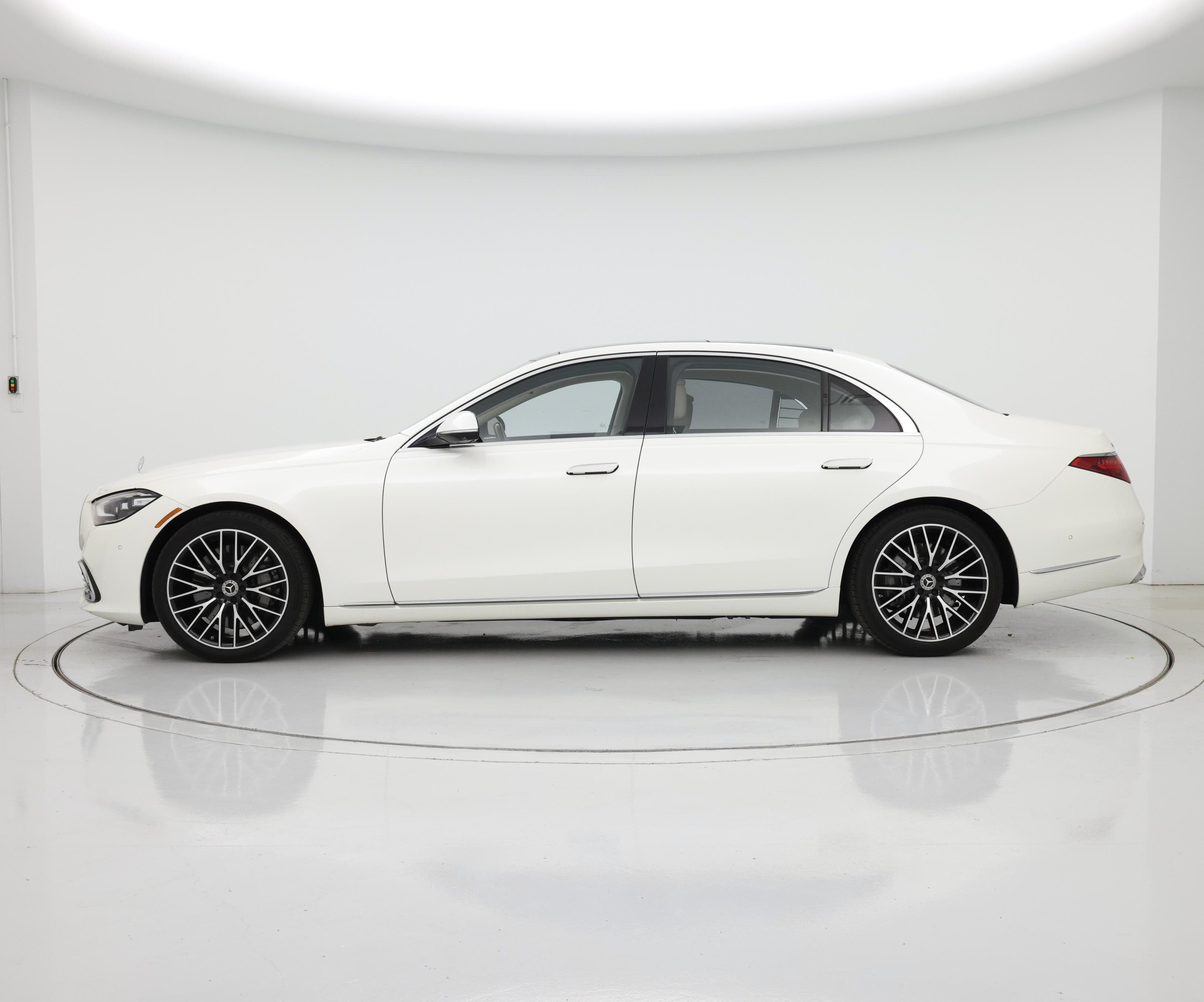 Thumbnail: 2021 Mercedes-Benz S-Class - 3