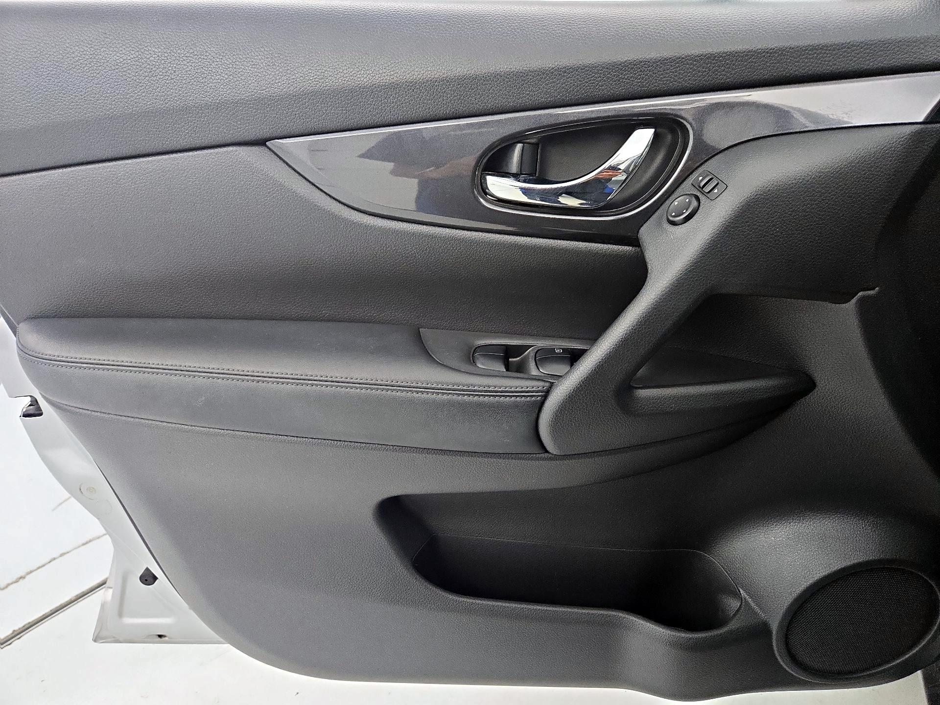 Thumbnail: 2018 Nissan Rogue - 12