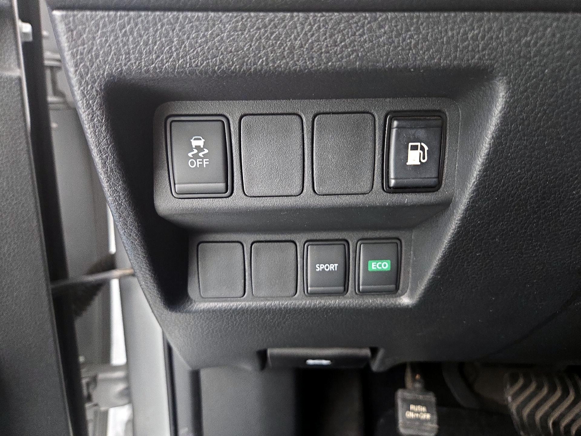 Thumbnail: 2018 Nissan Rogue - 13