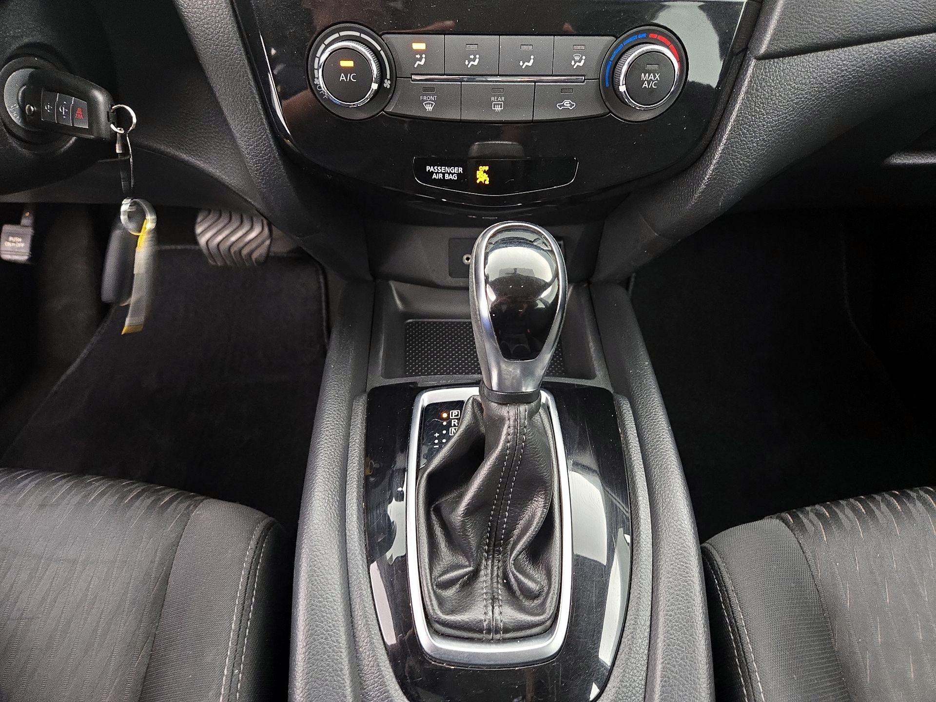 Thumbnail: 2018 Nissan Rogue - 17