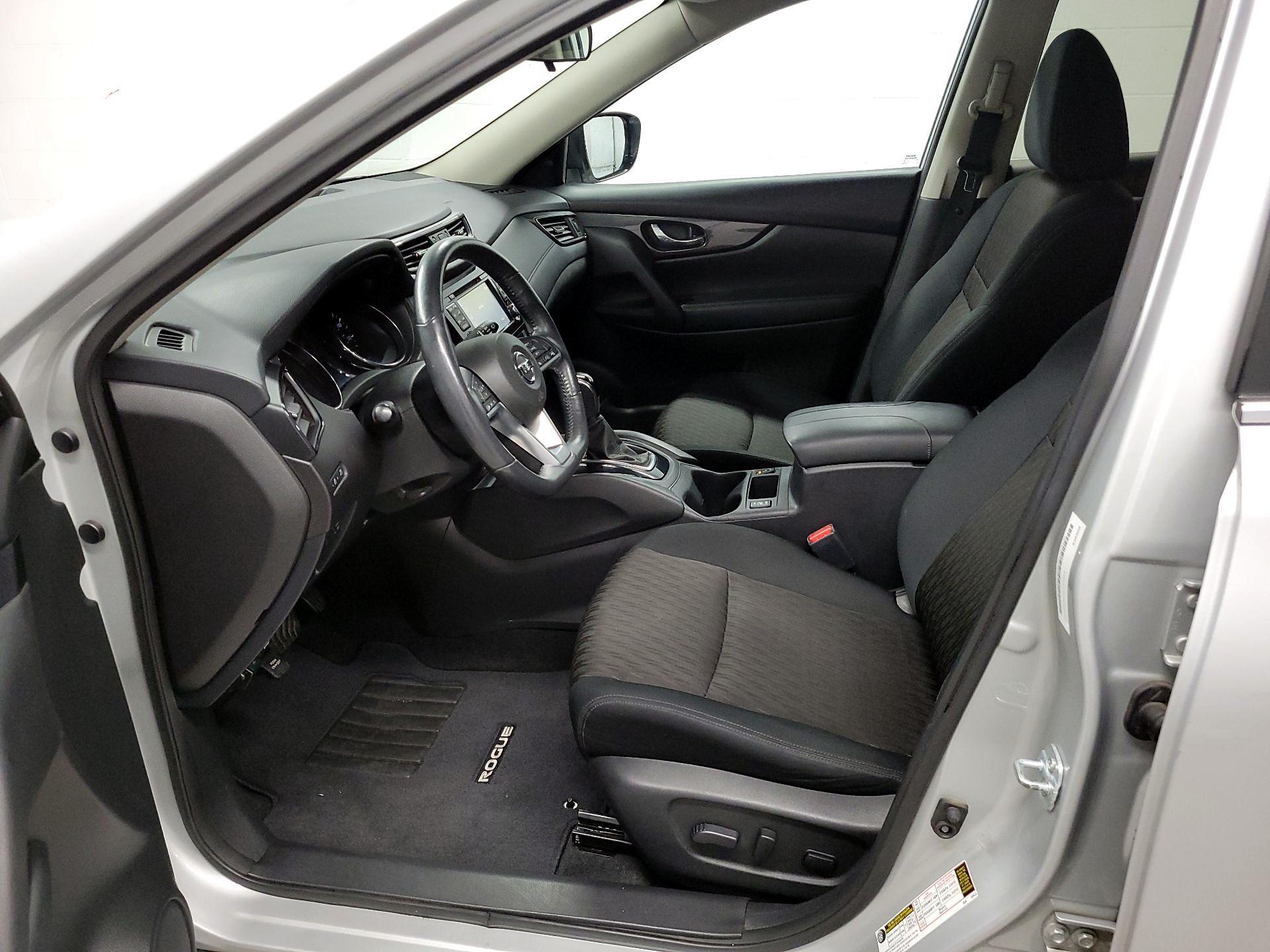 Thumbnail: 2017 Nissan Rogue - 11