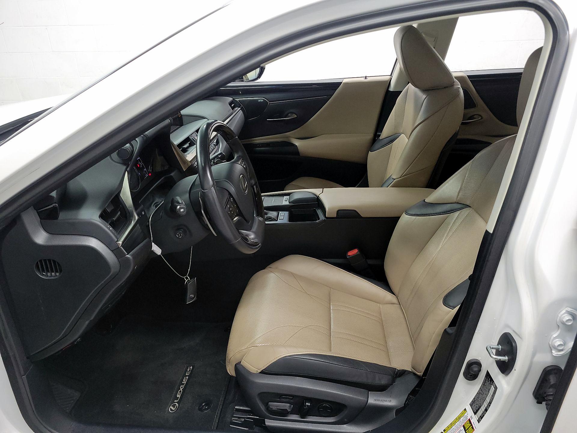 Thumbnail: 2021 Lexus ES - 11