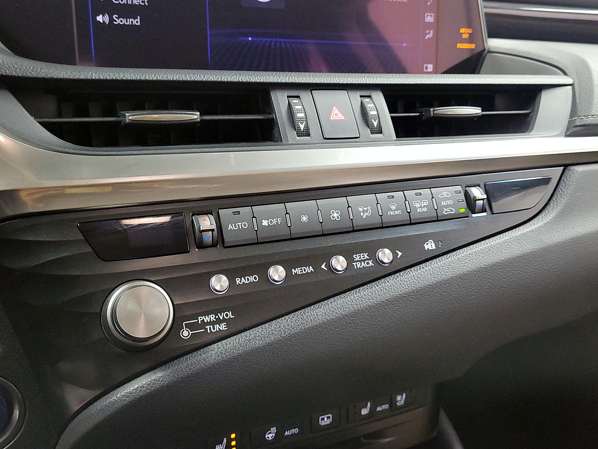 Thumbnail: 2021 Lexus ES - 16