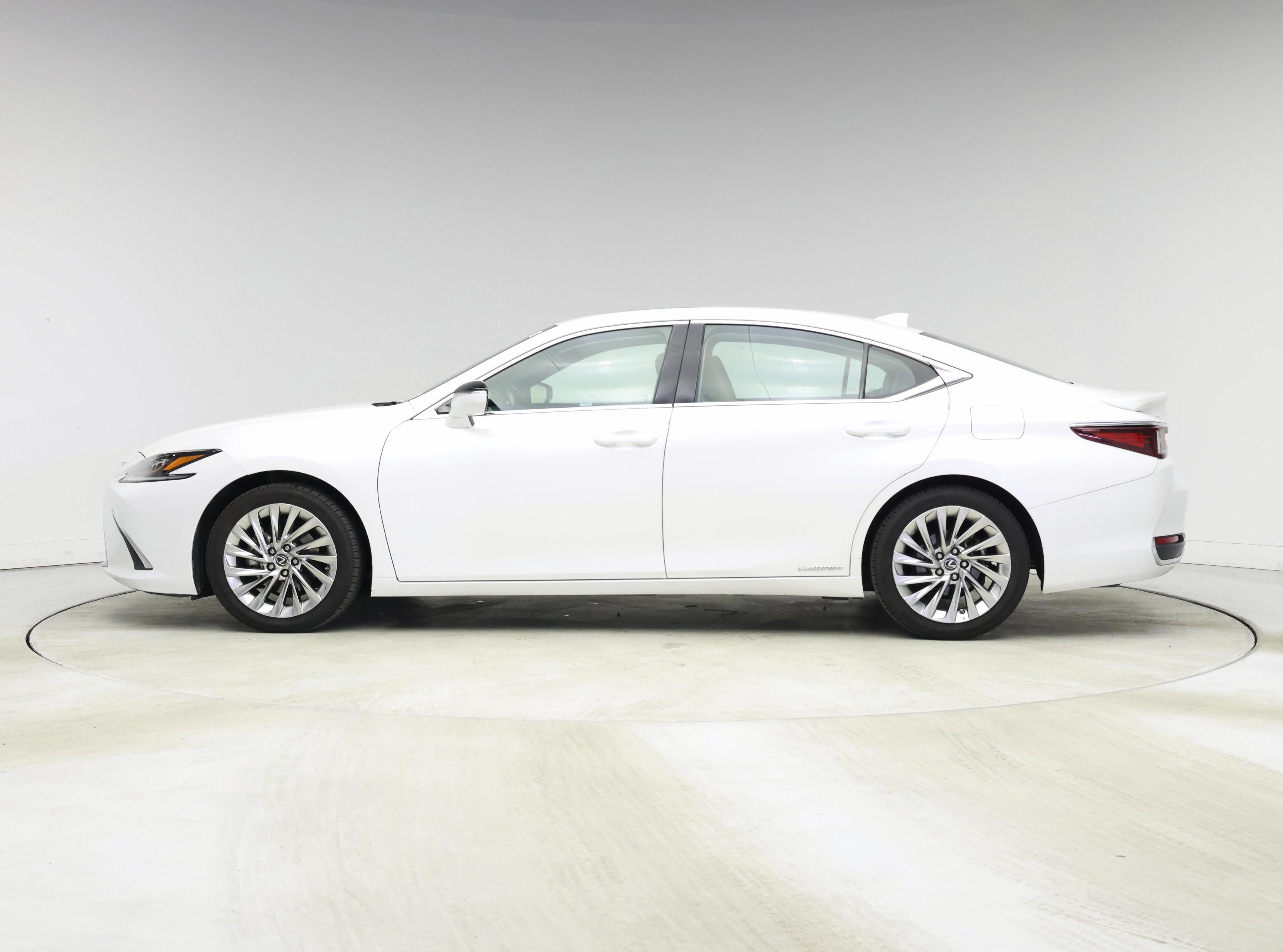 Thumbnail: 2021 Lexus ES - 3