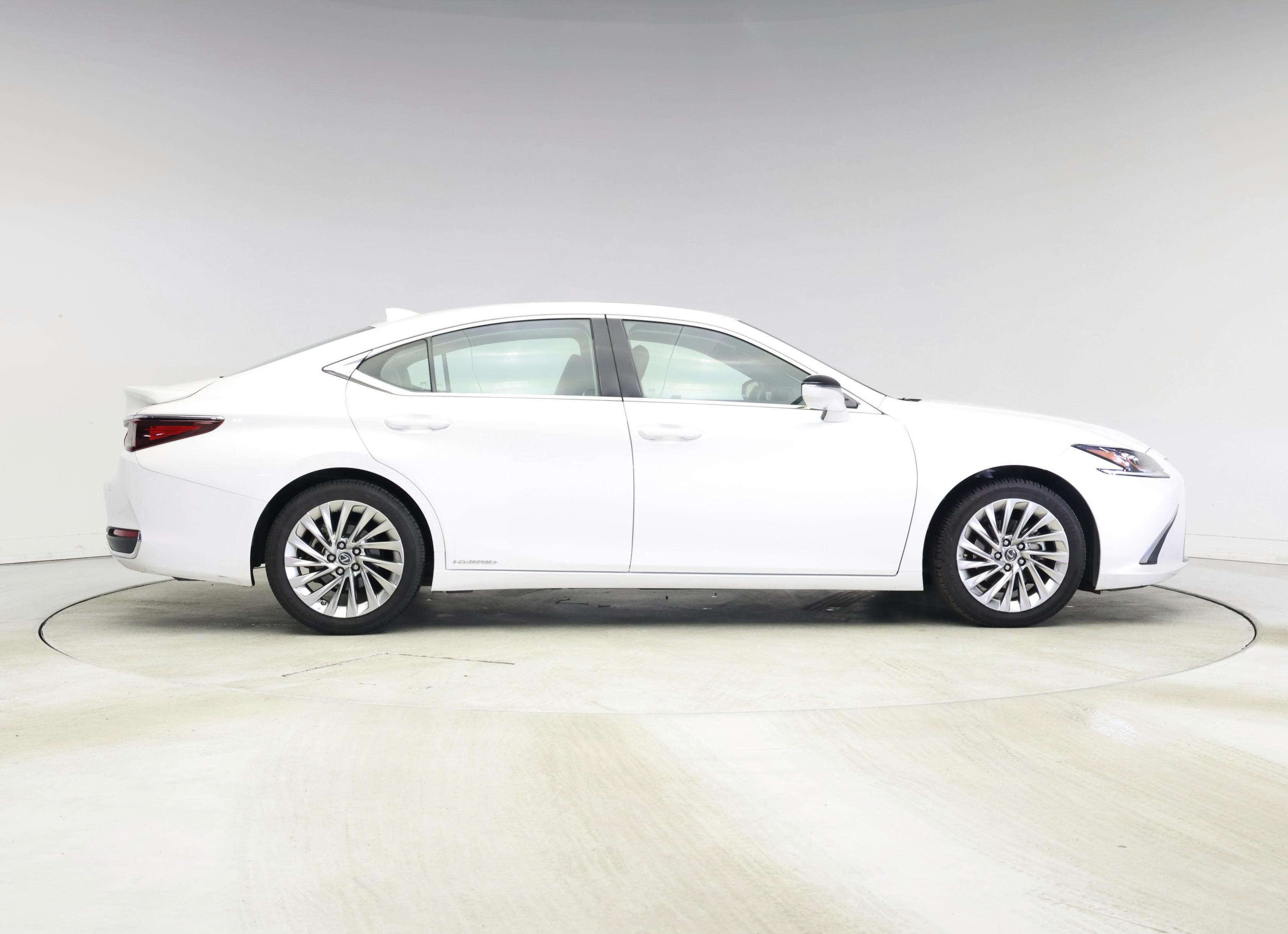 Thumbnail: 2021 Lexus ES - 7