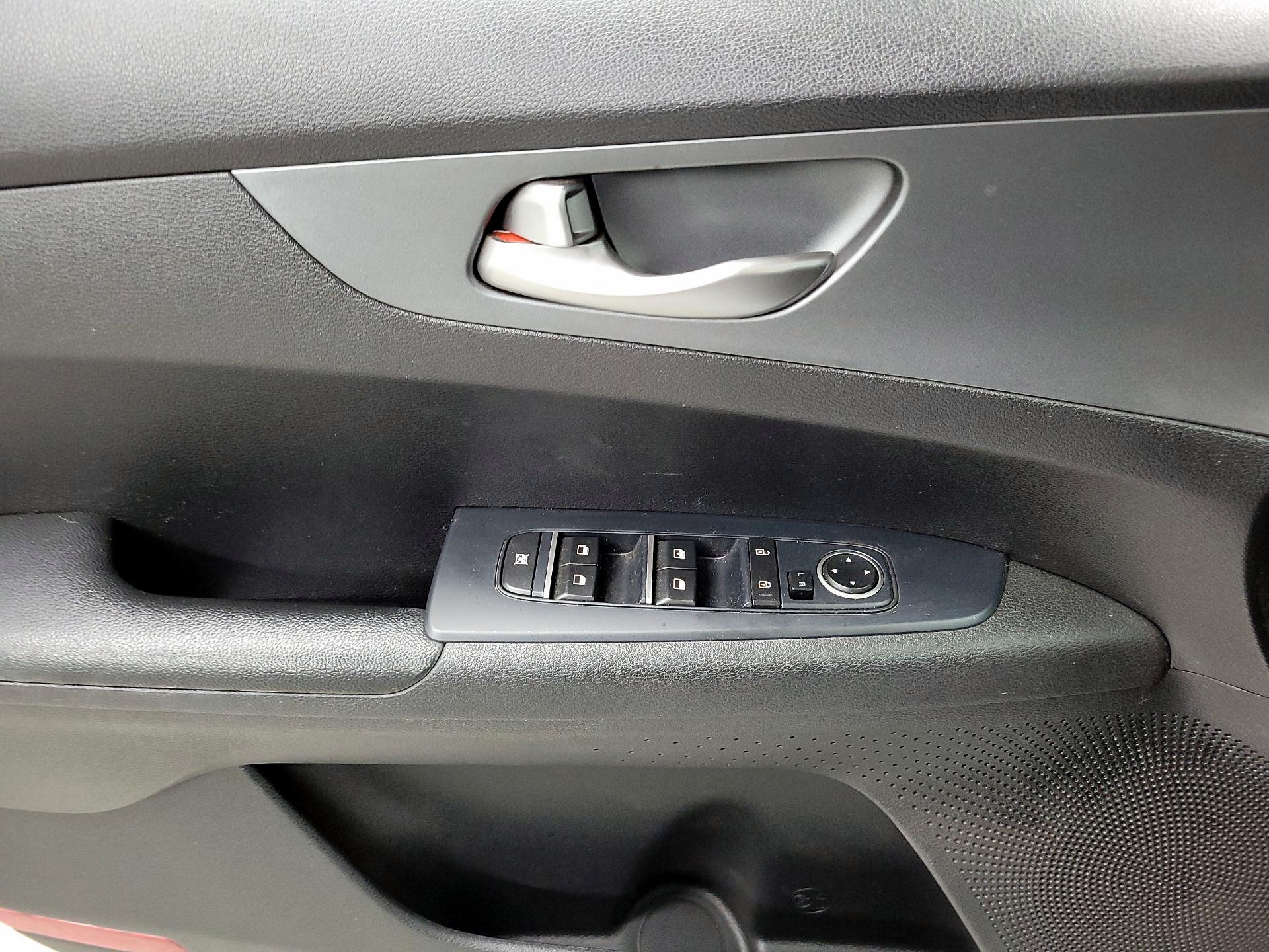 Thumbnail: 2020 Kia Forte - 12