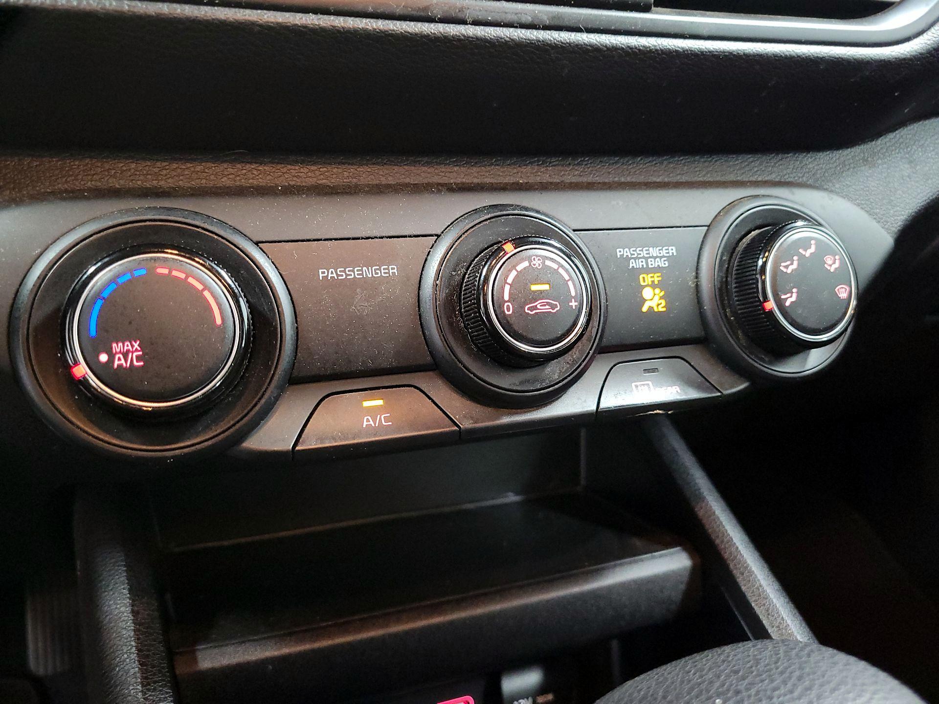 Thumbnail: 2020 Kia Forte - 16