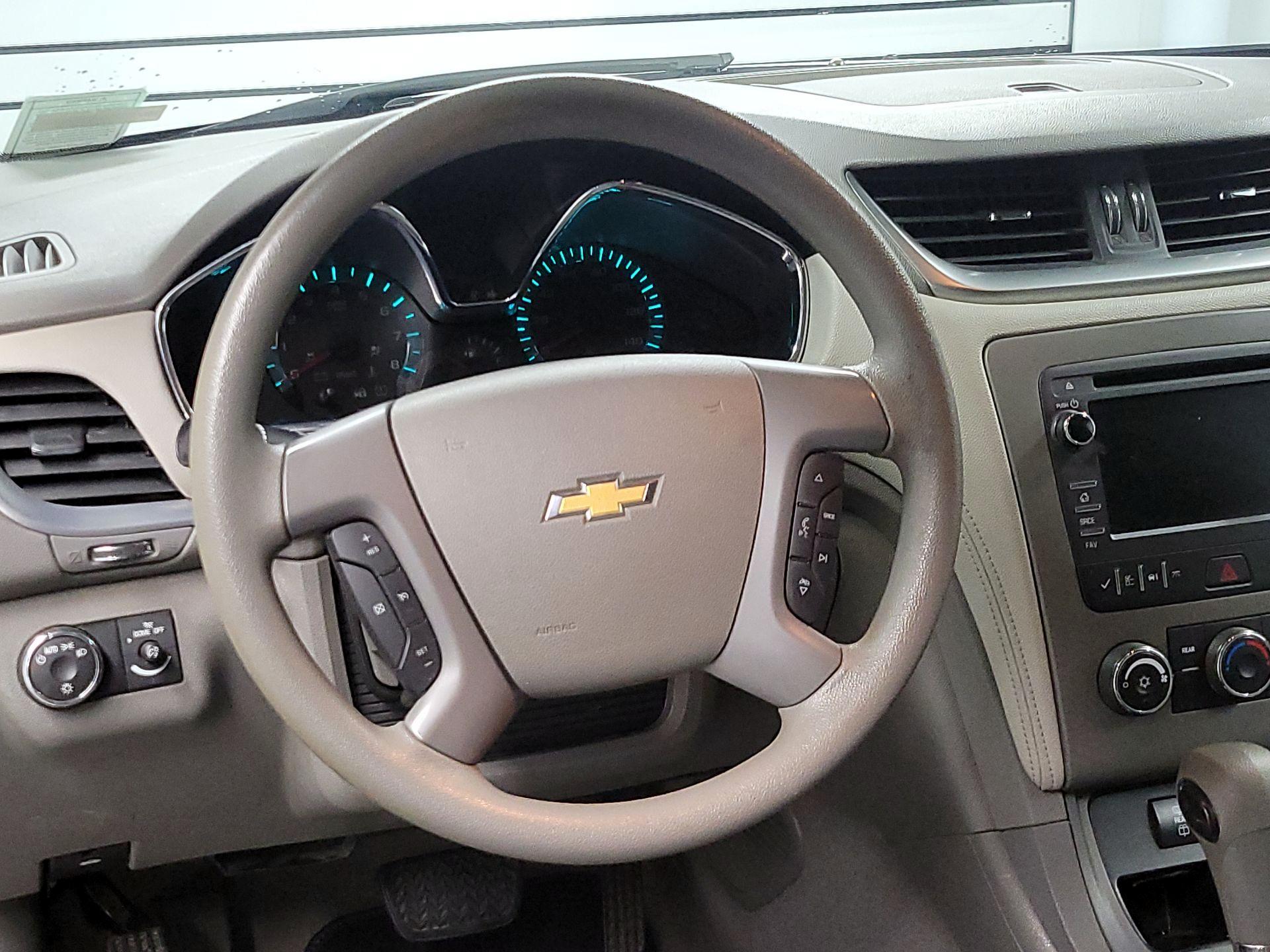 Thumbnail: 2015 Chevrolet Traverse - 10