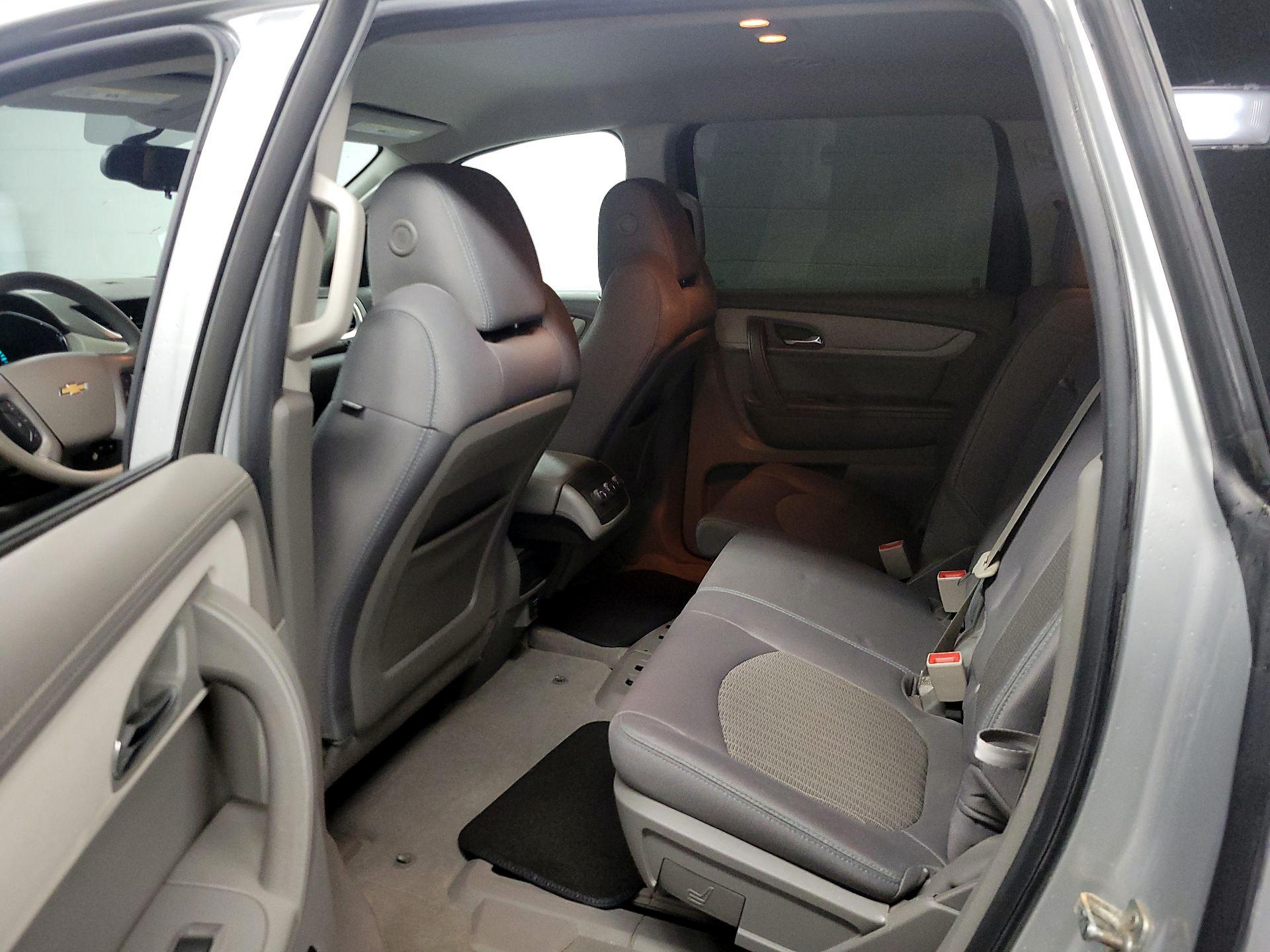 Thumbnail: 2015 Chevrolet Traverse - 19