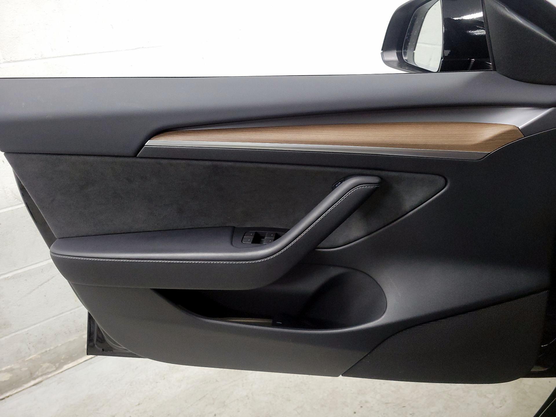 Thumbnail: 2023 Tesla Model 3 - 12