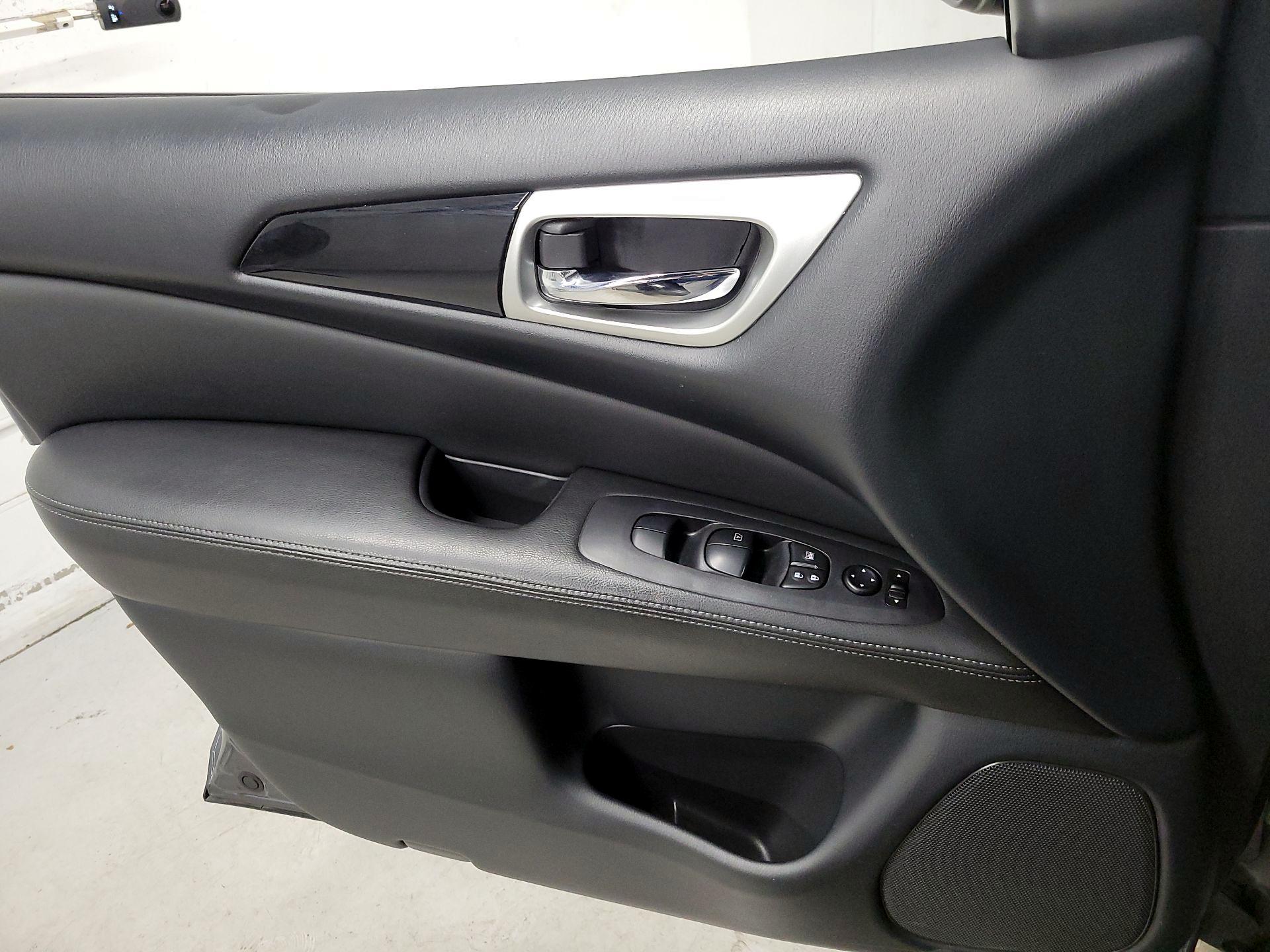 Thumbnail: 2019 Nissan Pathfinder - 12