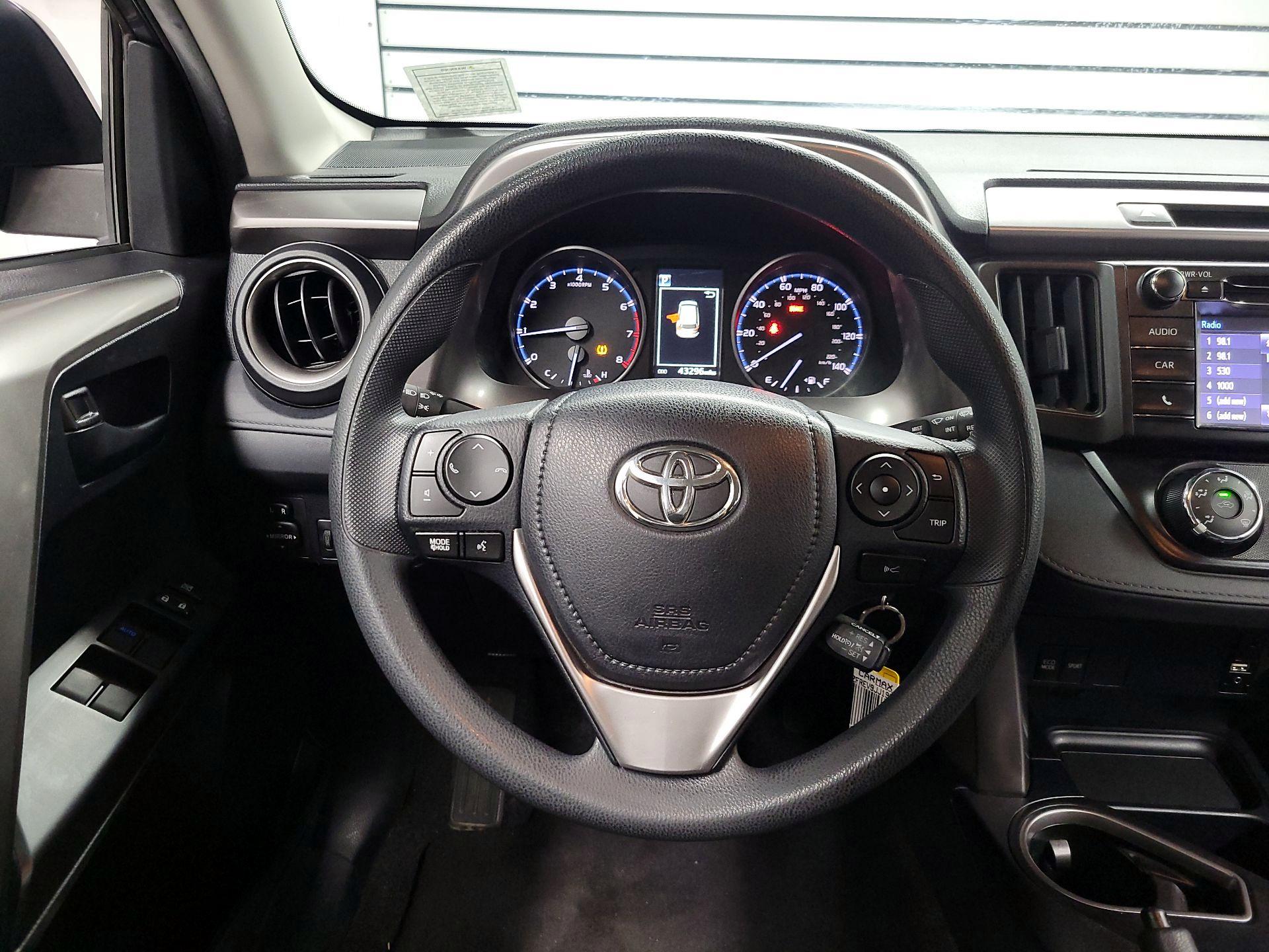 Thumbnail: 2018 Toyota RAV4 - 10