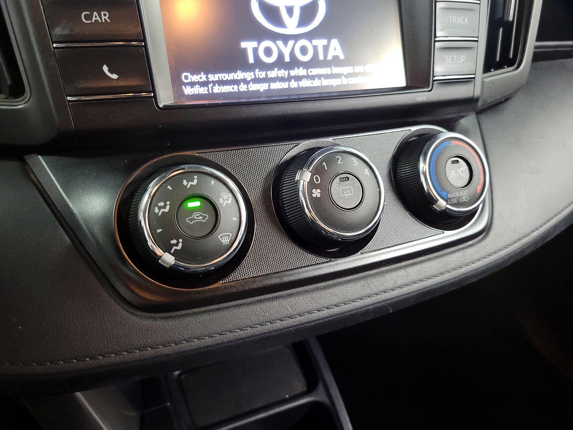 Thumbnail: 2018 Toyota RAV4 - 15