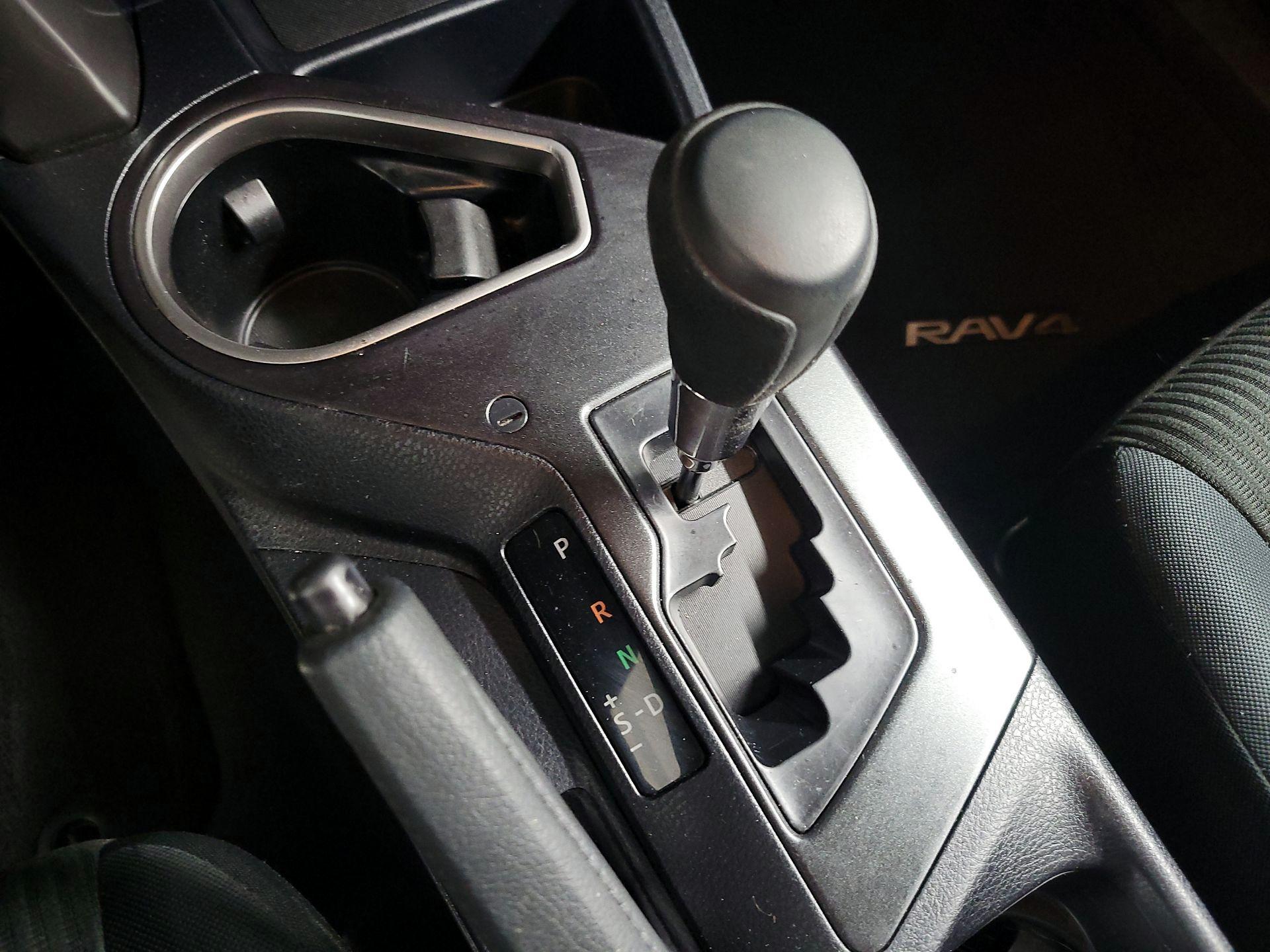 Thumbnail: 2018 Toyota RAV4 - 16