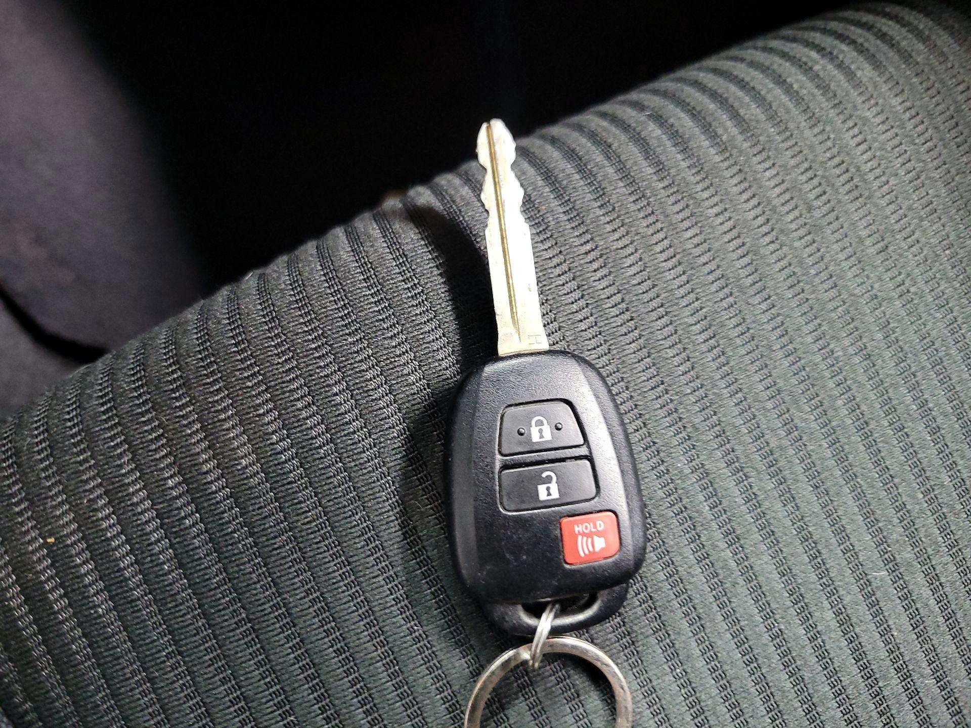 Thumbnail: 2018 Toyota RAV4 - 20