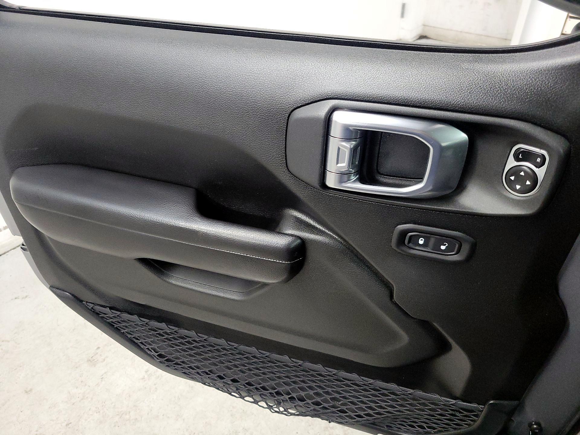 Thumbnail: 2019 Jeep Wrangler - 12