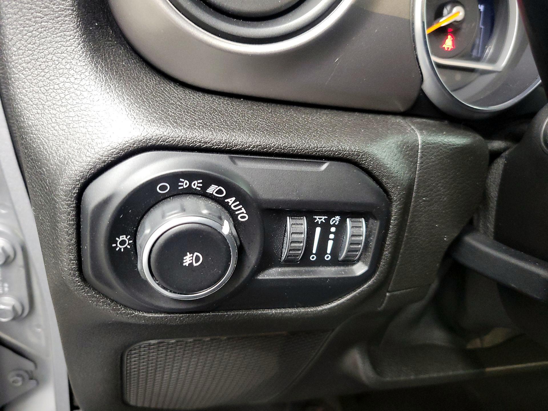 Thumbnail: 2019 Jeep Wrangler - 13