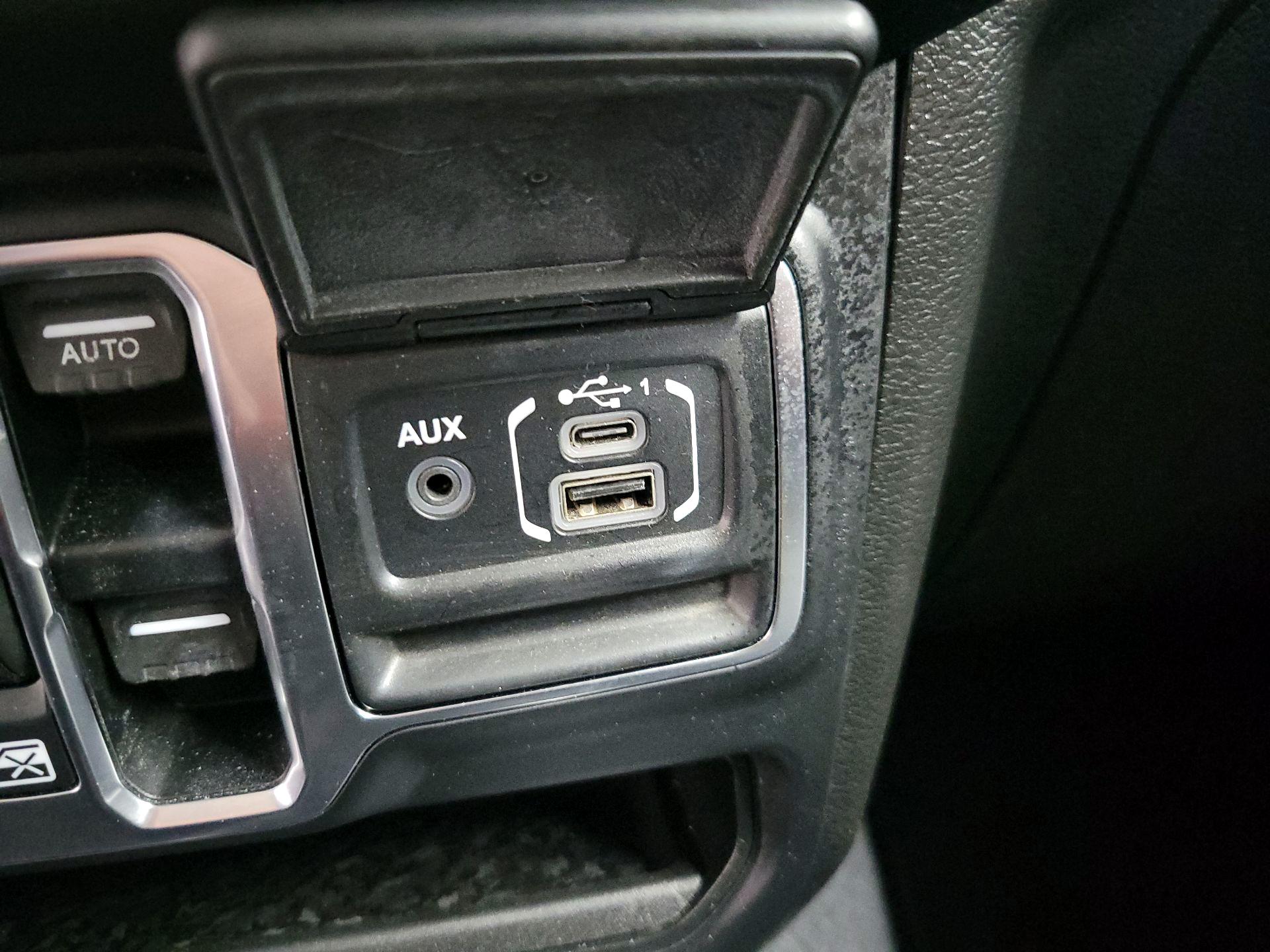 Thumbnail: 2019 Jeep Wrangler - 18