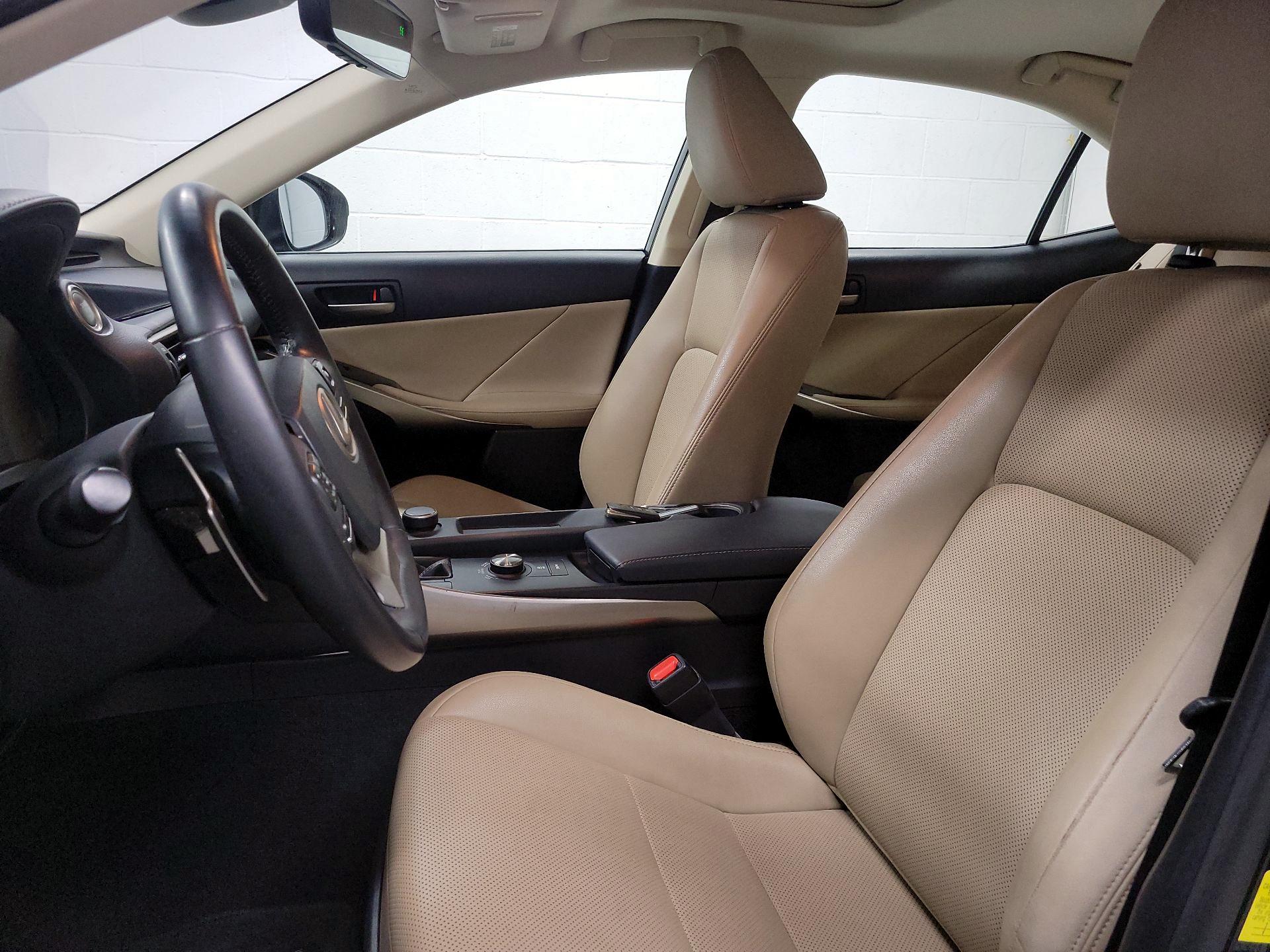 Thumbnail: 2017 Lexus IS - 11