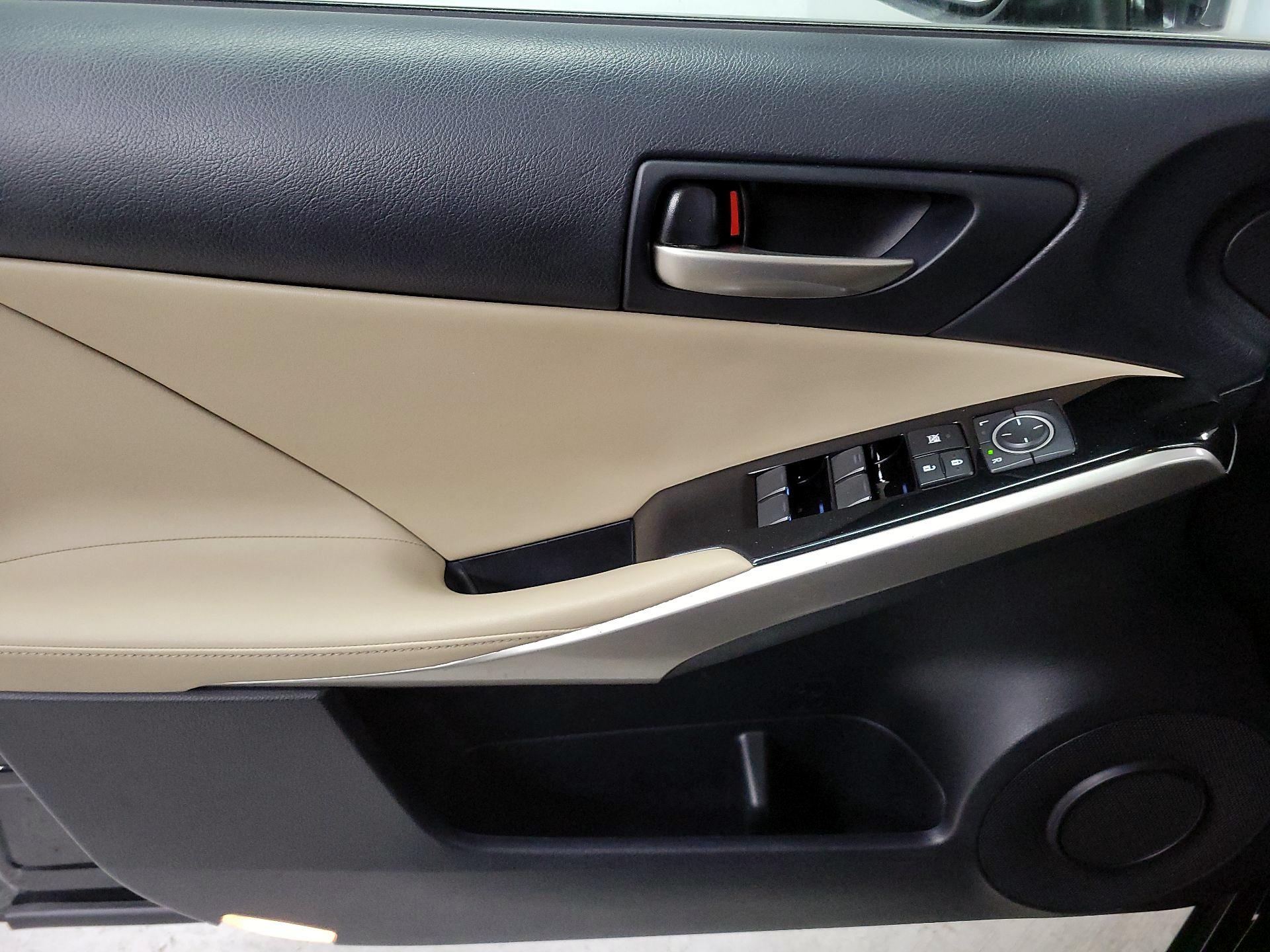 Thumbnail: 2017 Lexus IS - 12