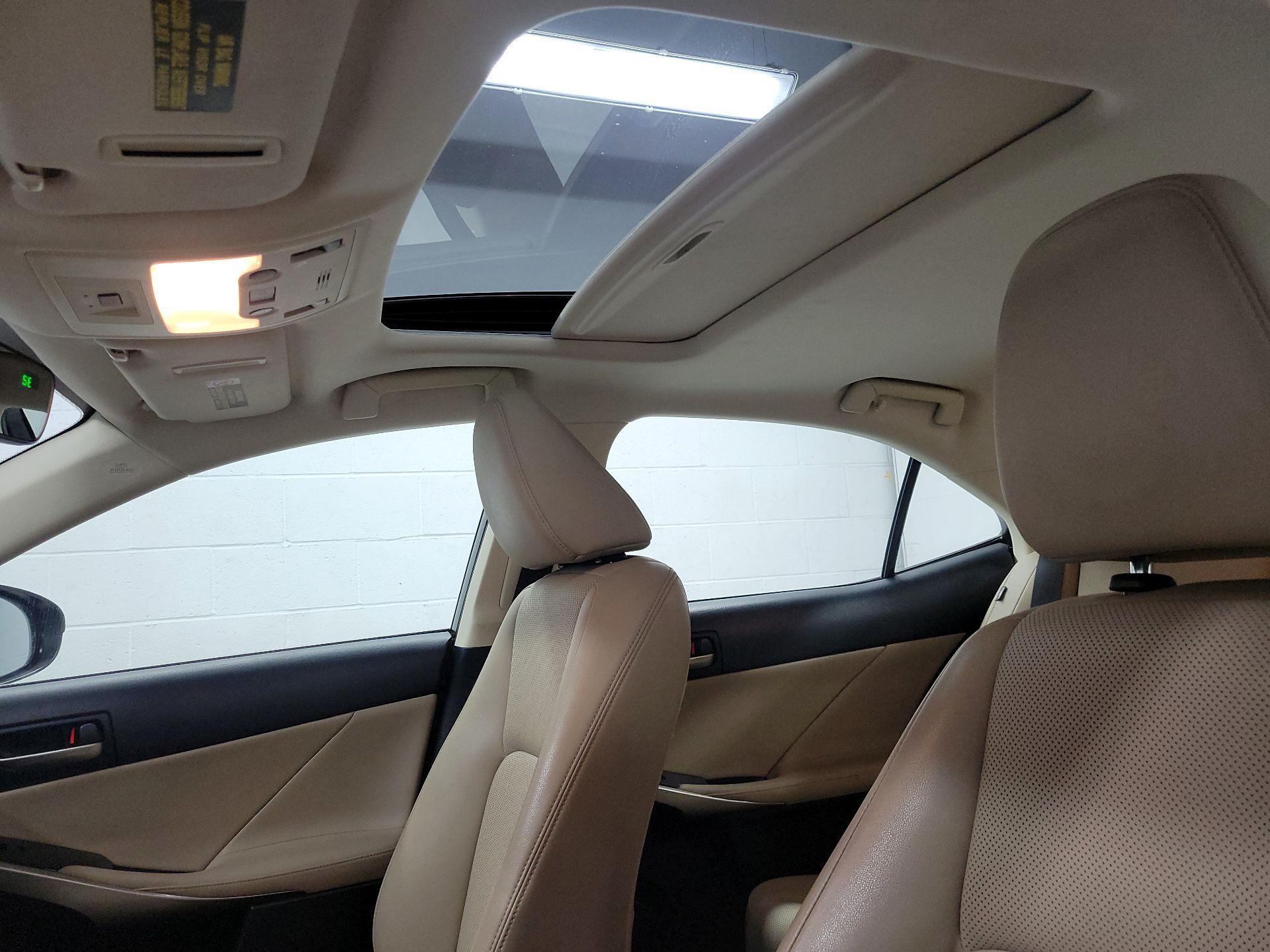 Thumbnail: 2017 Lexus IS - 18