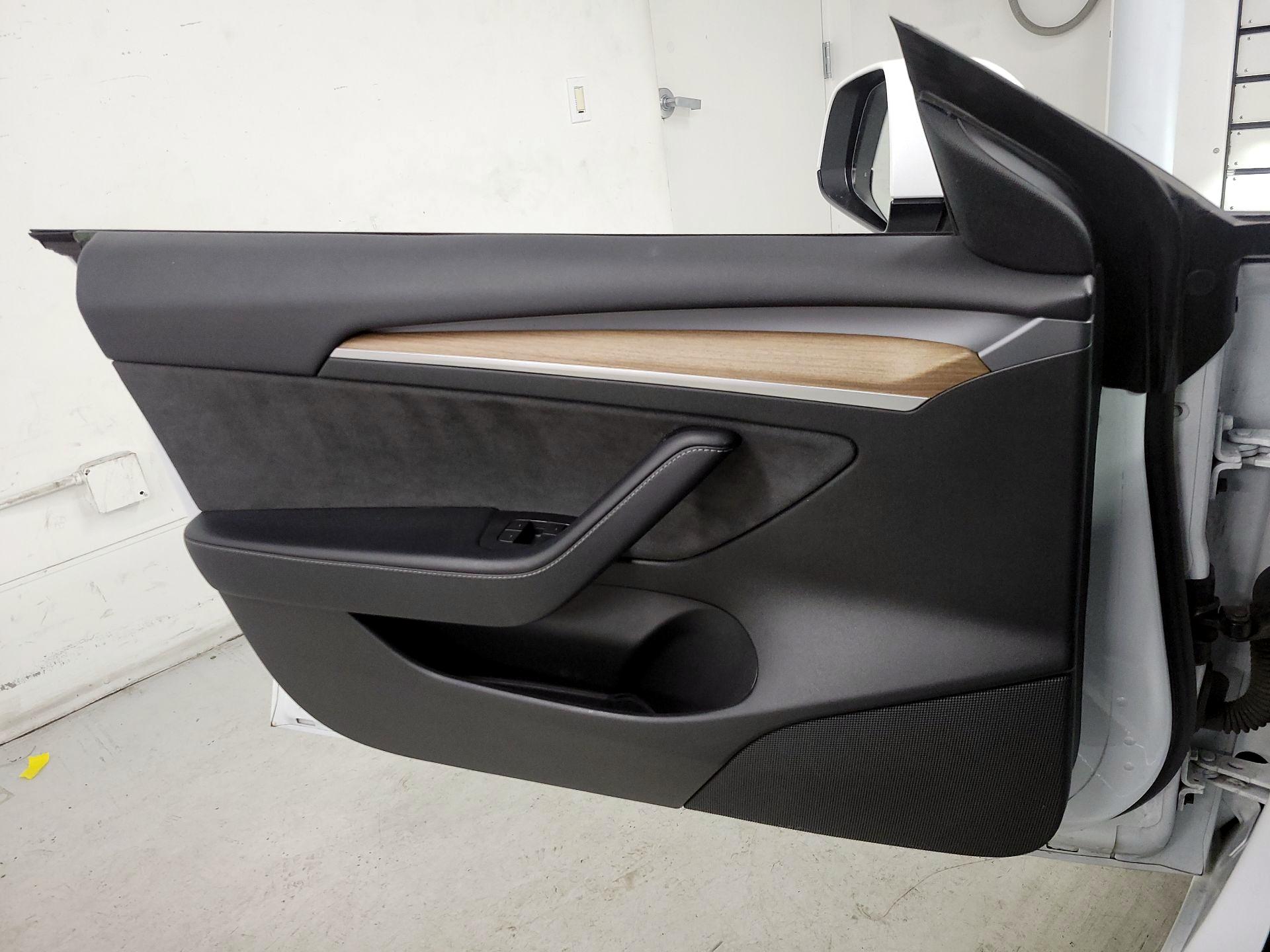 Thumbnail: 2022 Tesla Model 3 - 12