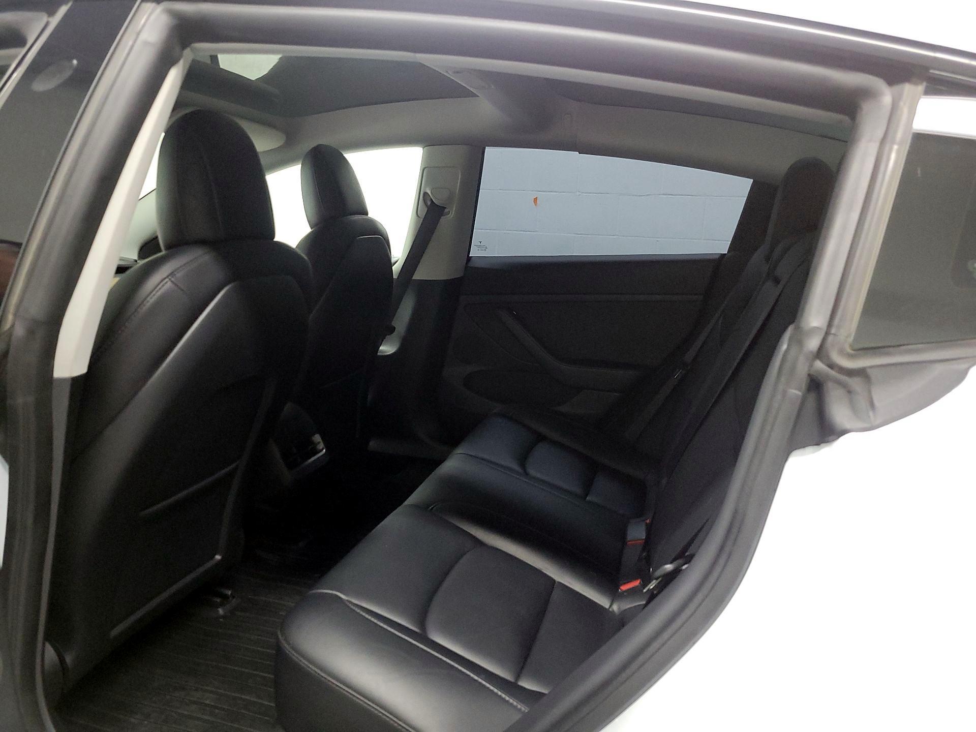 Thumbnail: 2022 Tesla Model 3 - 17