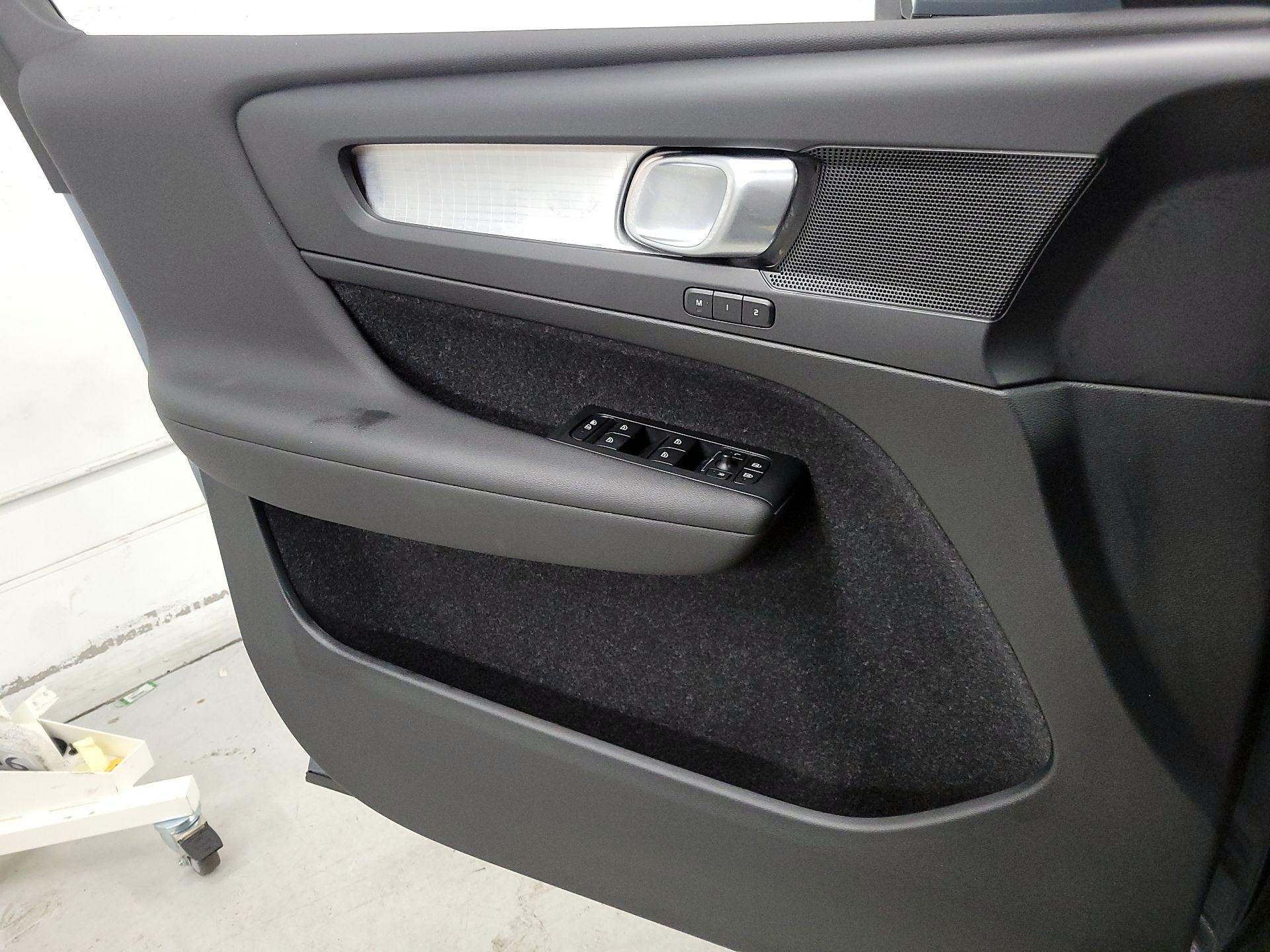 Thumbnail: 2020 Volvo XC40 - 12