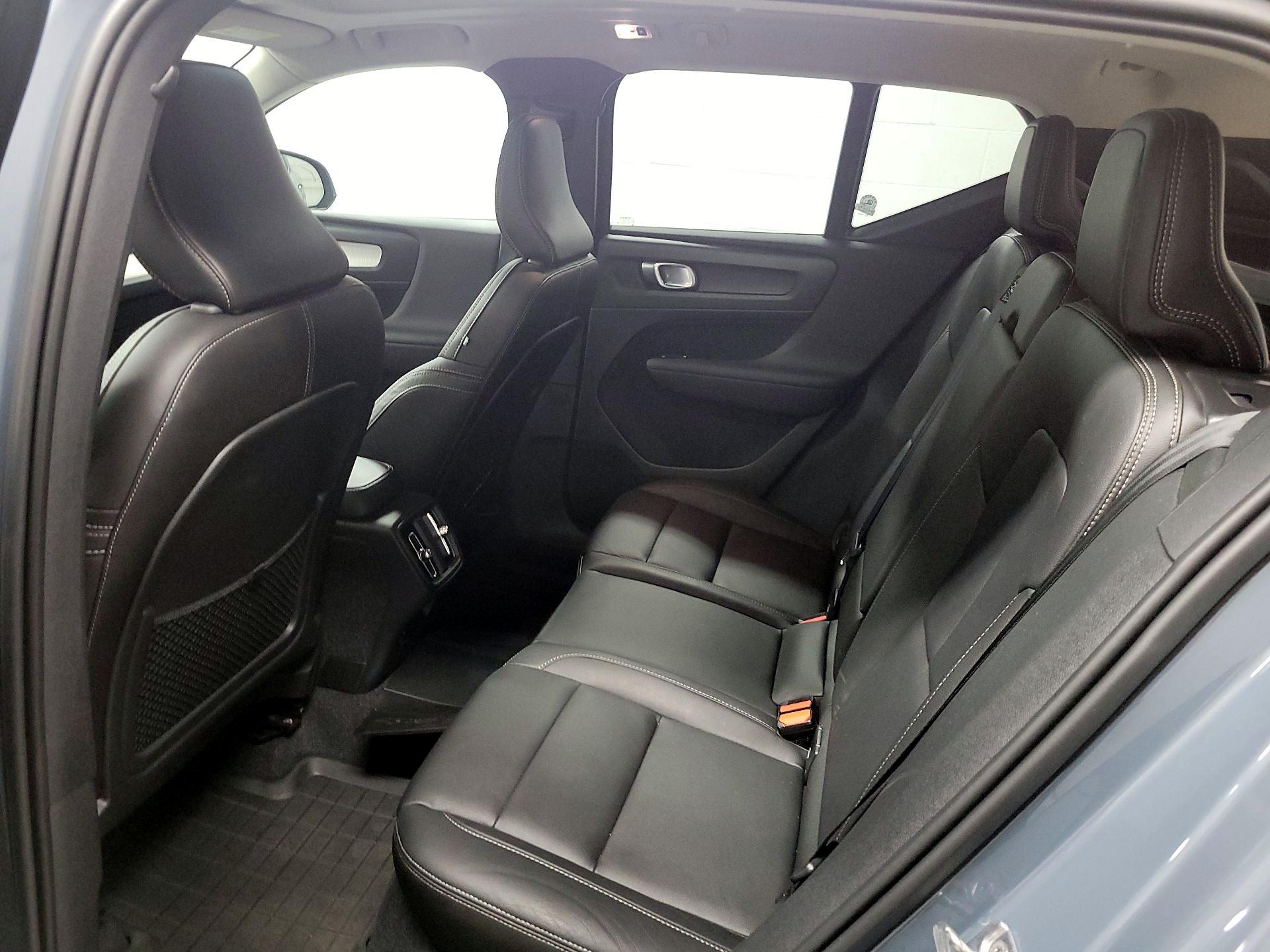 Thumbnail: 2020 Volvo XC40 - 17