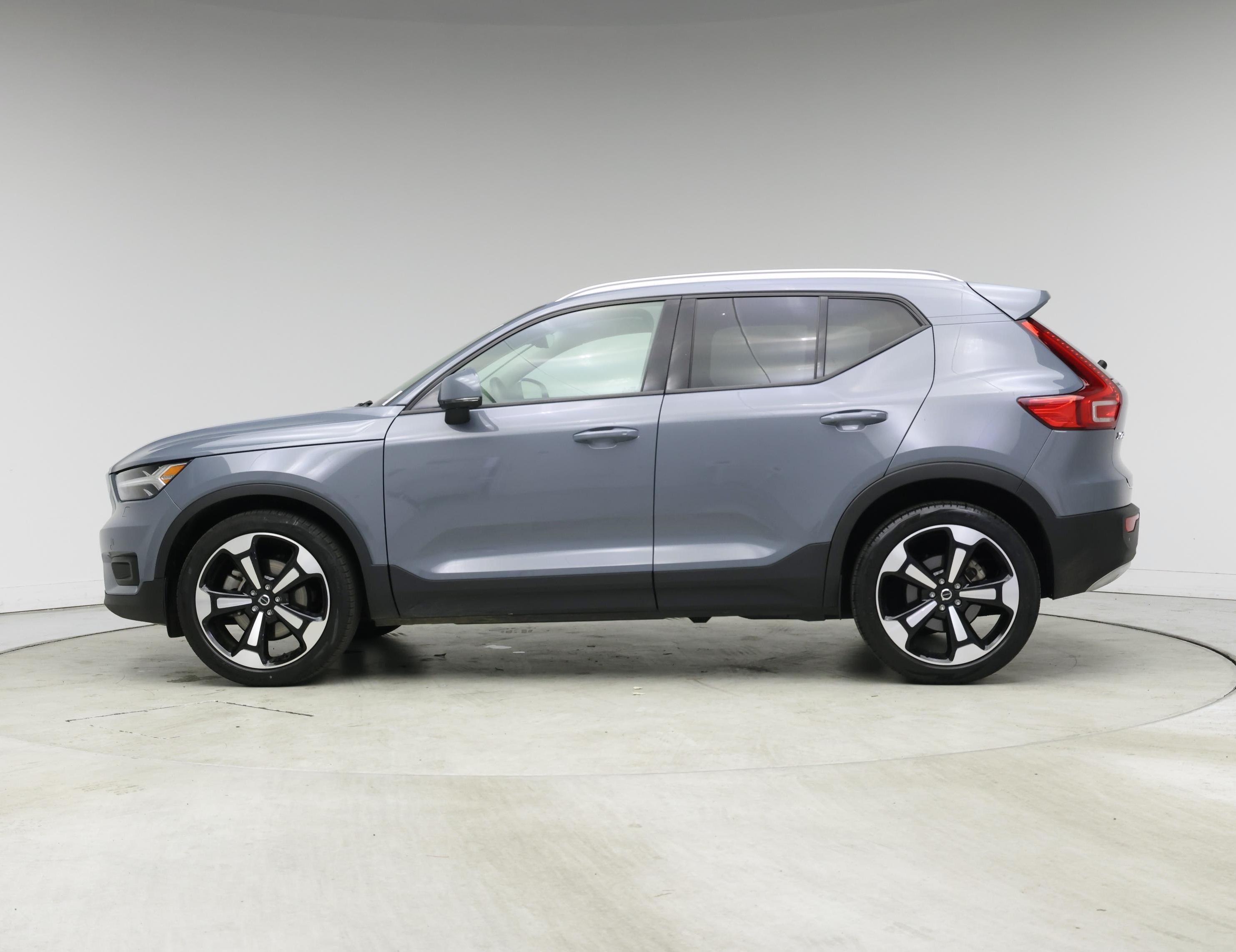 Thumbnail: 2020 Volvo XC40 - 3