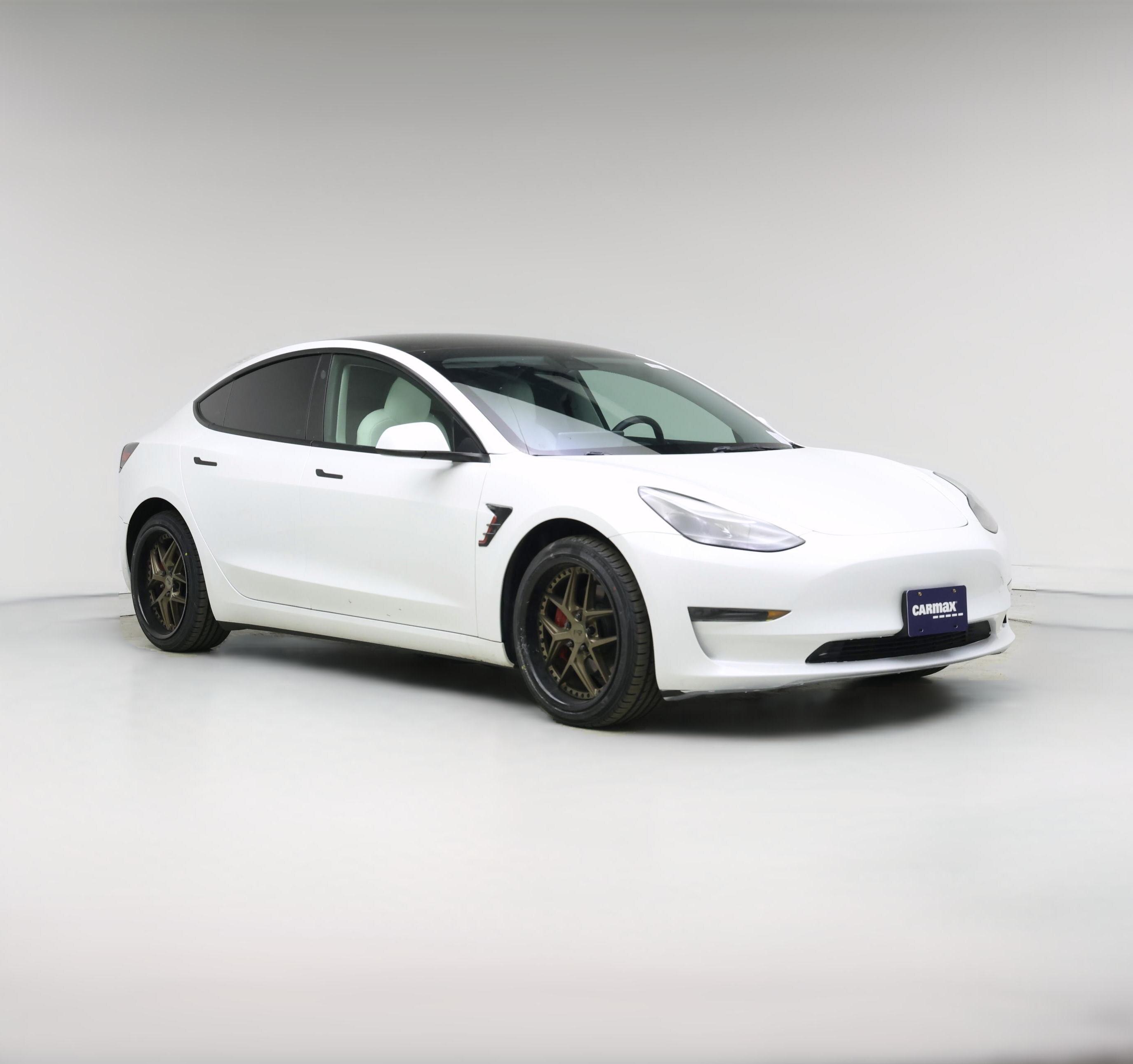 Thumbnail: 2023 Tesla Model 3 - 1