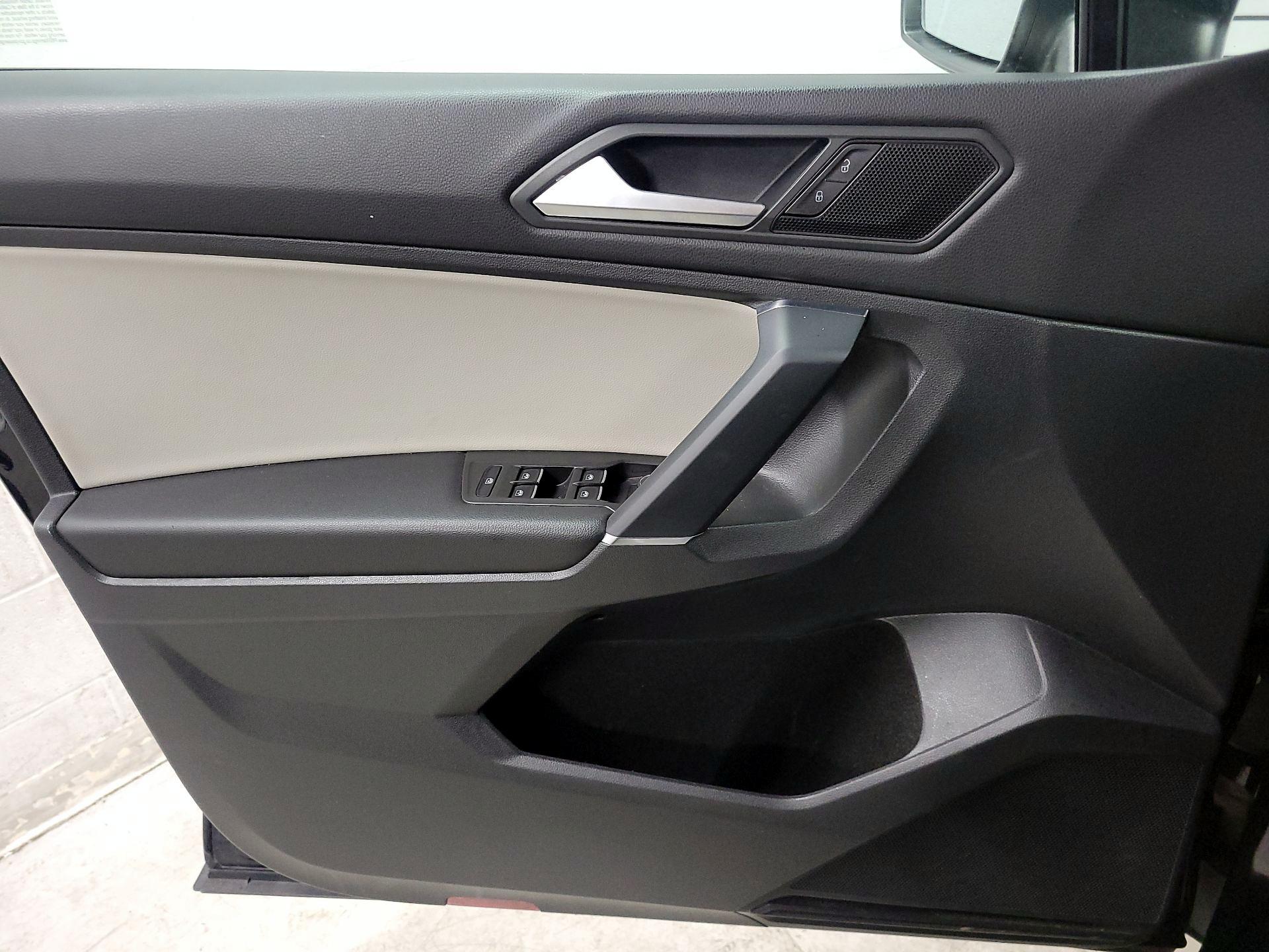 Thumbnail: 2020 Volkswagen Tiguan - 12