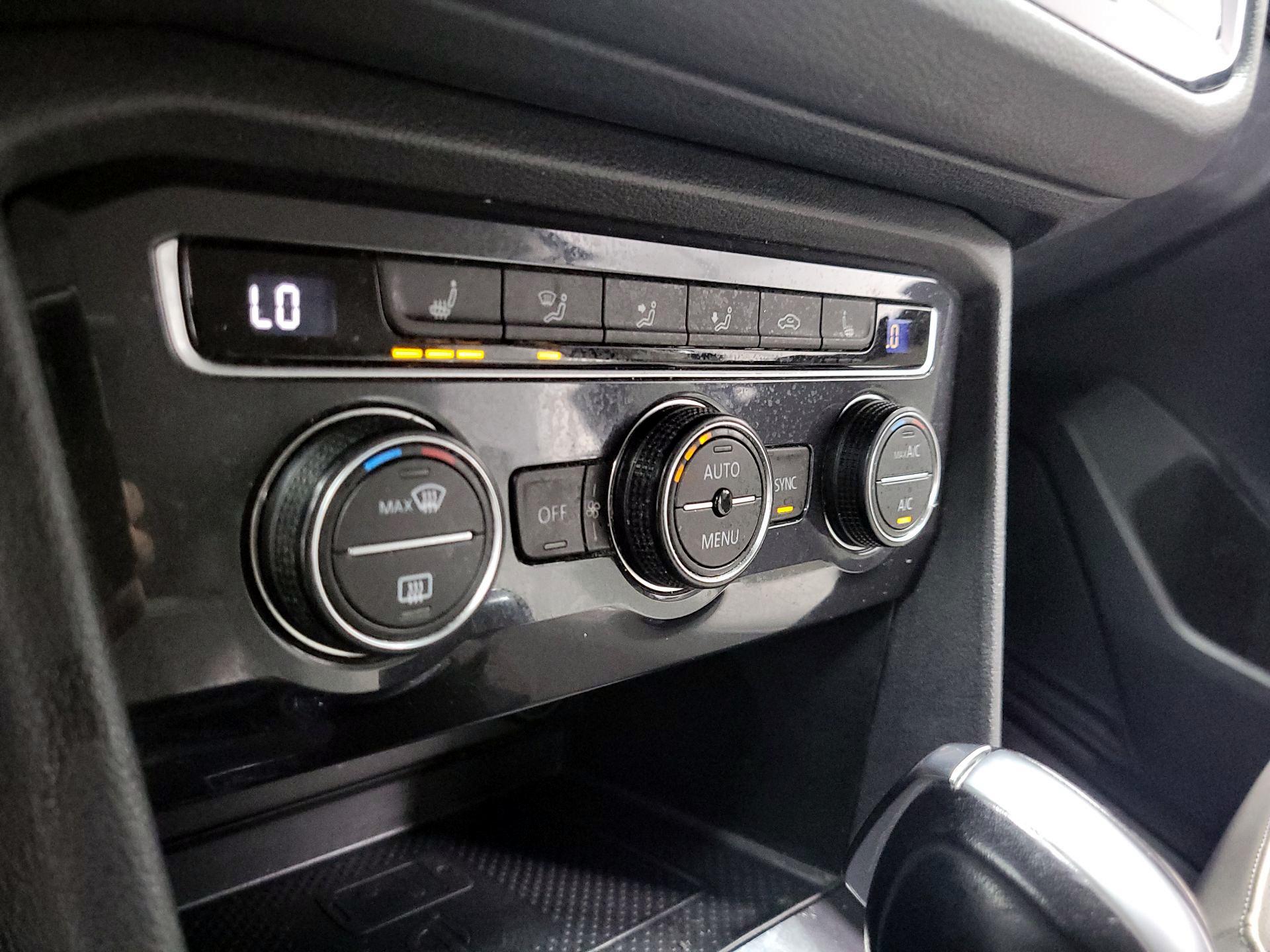 Thumbnail: 2020 Volkswagen Tiguan - 14